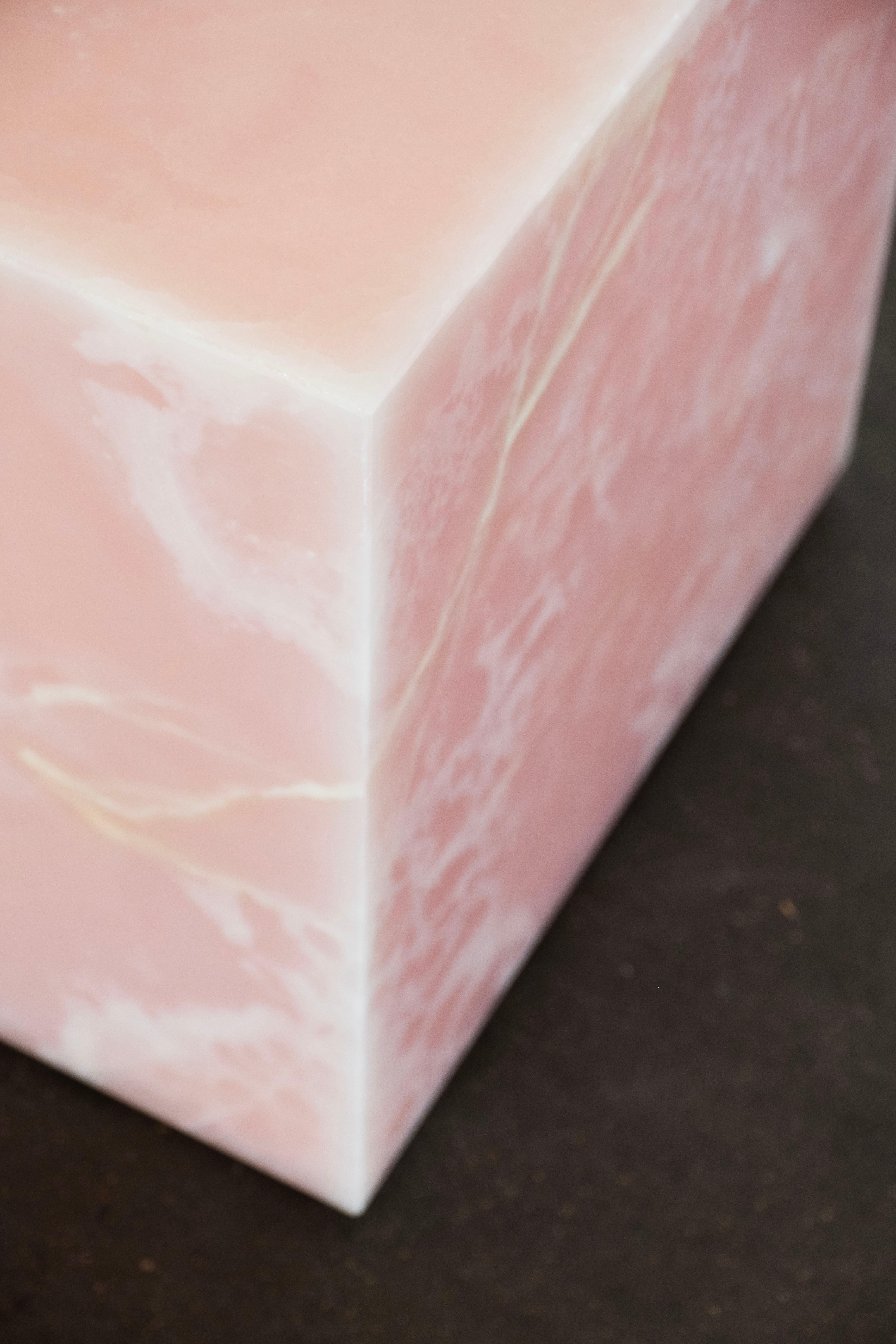 Modernity Onyx Cube Pink Side Table Pedestal Sculpture Handmade Portugal Greenapple en vente 5