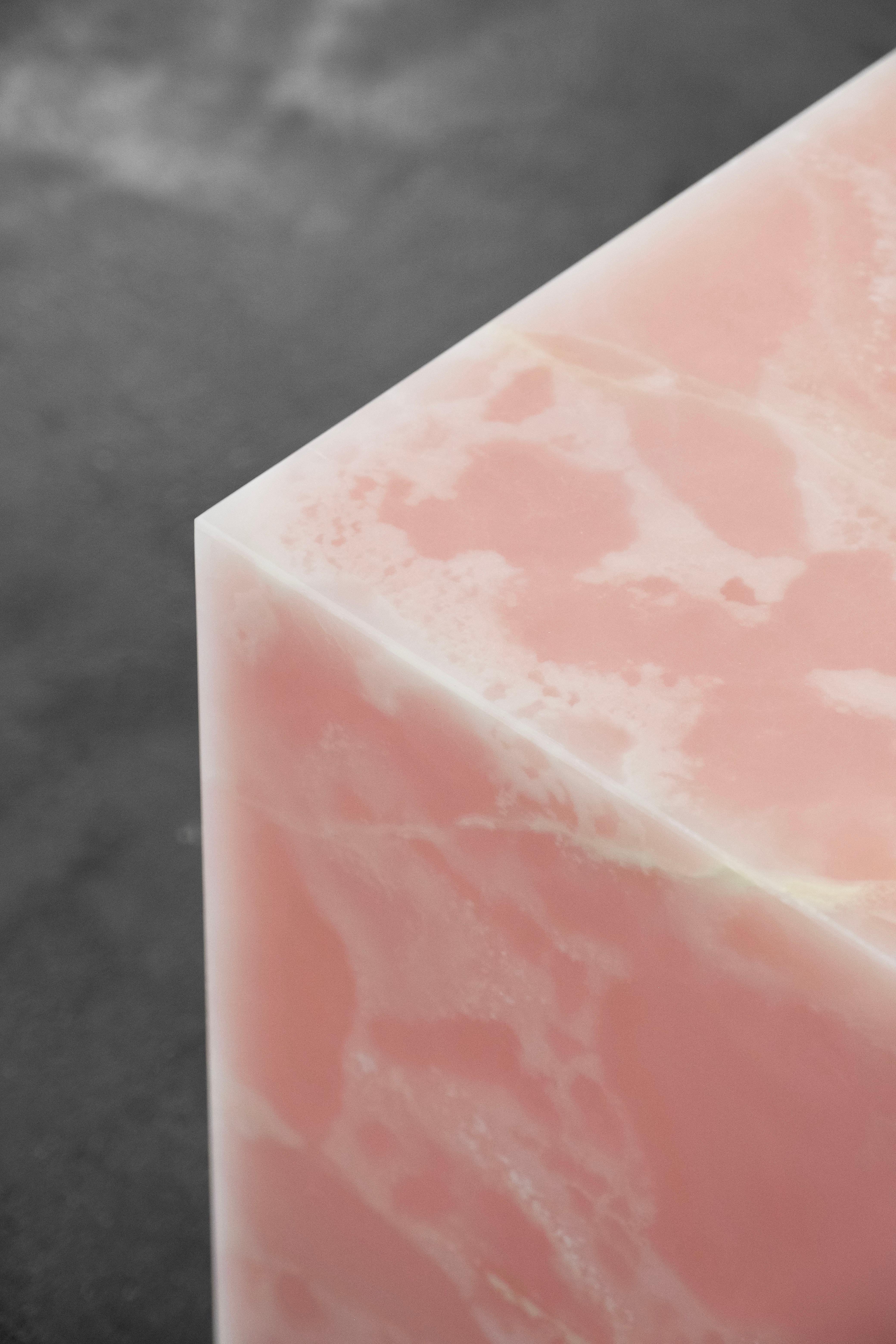 Fait main Modernity Onyx Cube Pink Side Table Pedestal Sculpture Handmade Portugal Greenapple en vente