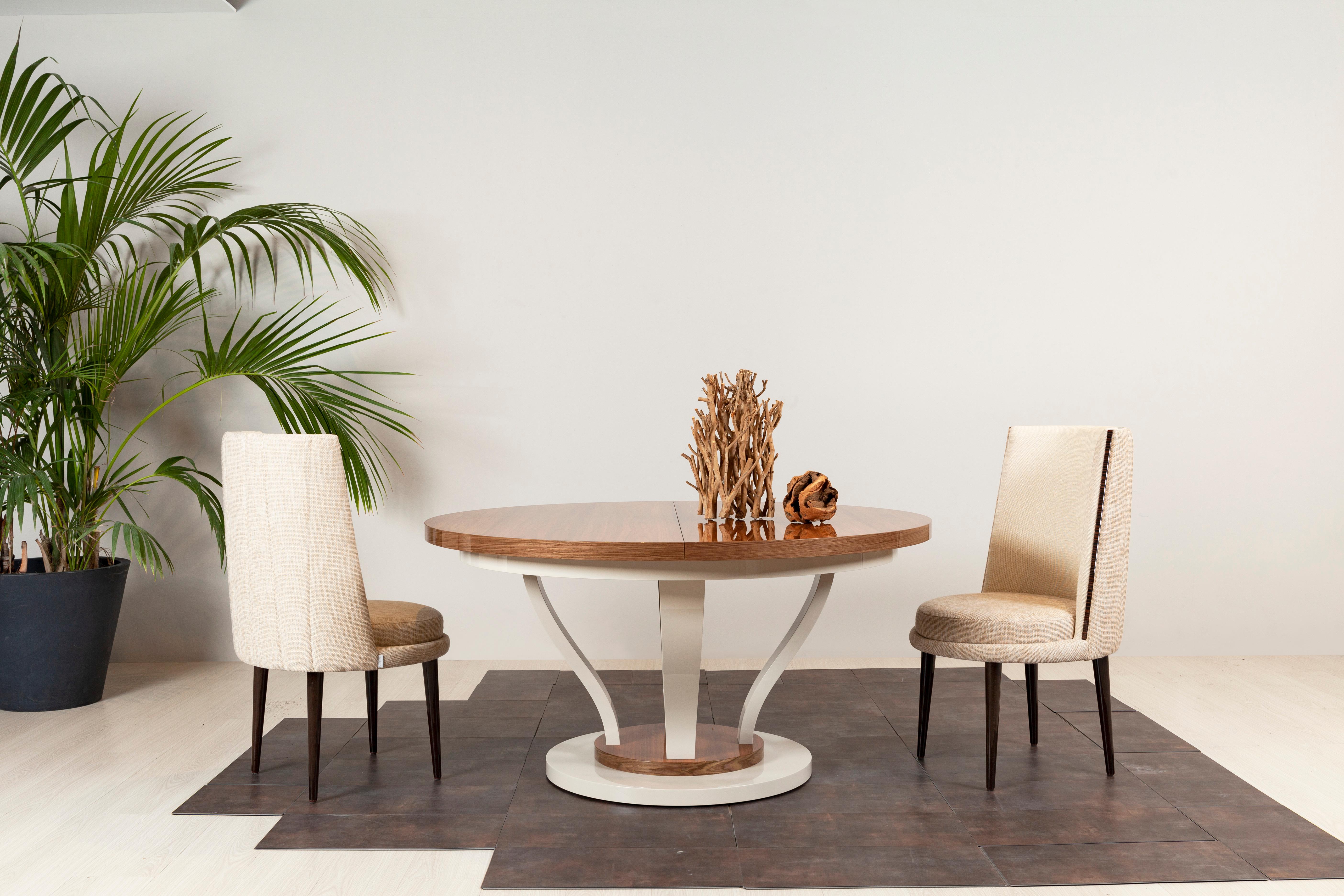 Antuérpia Extendable Dining Table 4/6-Seats, Modern Collection, Handcrafted in Portugal - Europe by GF Modern.

Antuérpia dining table represents the dawn of a new modern era. The extendable table top in natural Walnut complements the beige legs,