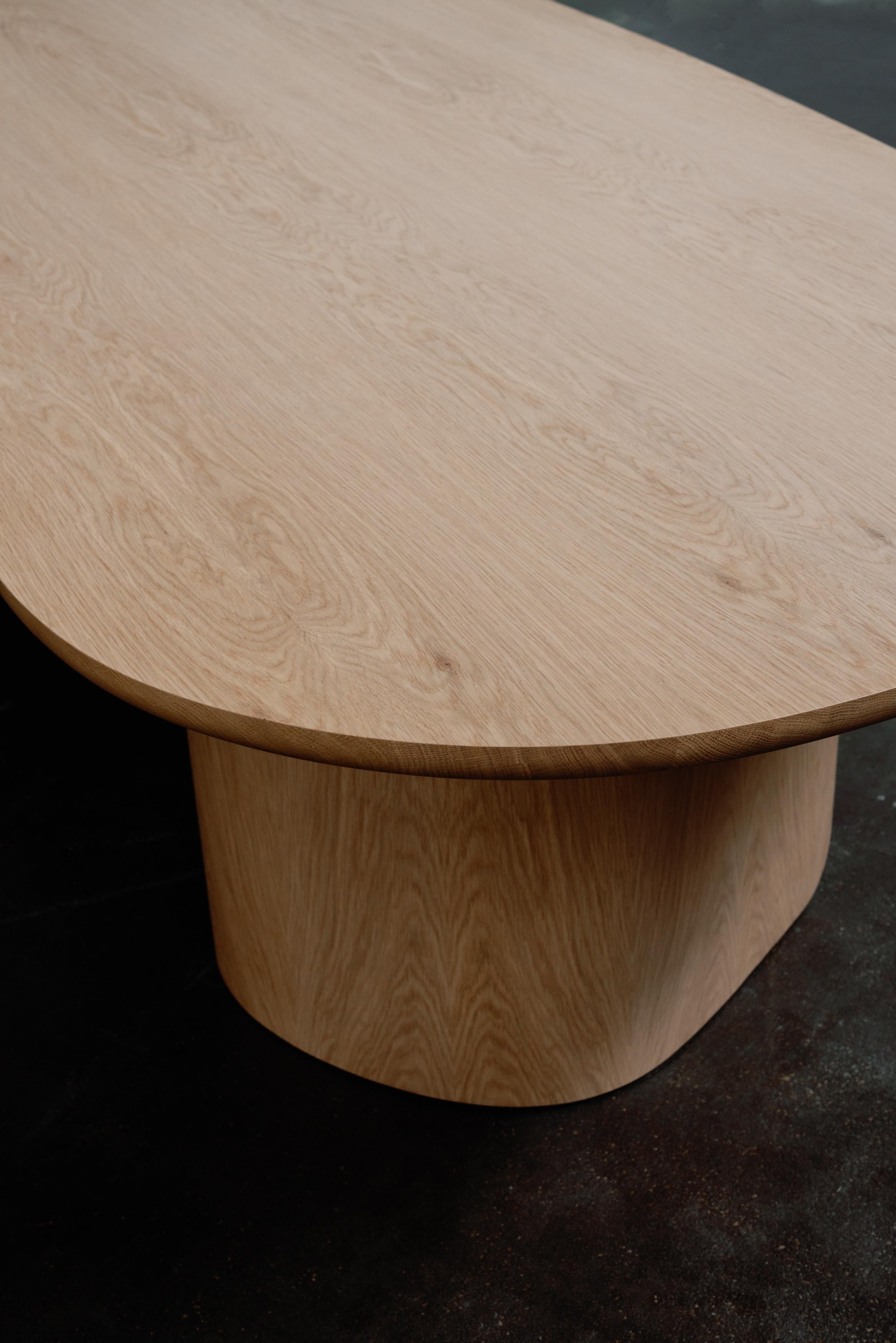 Table de salle à manger moderne Armona, en chêne américain, fabriquée à la main au Portugal par Greenapple en vente 2