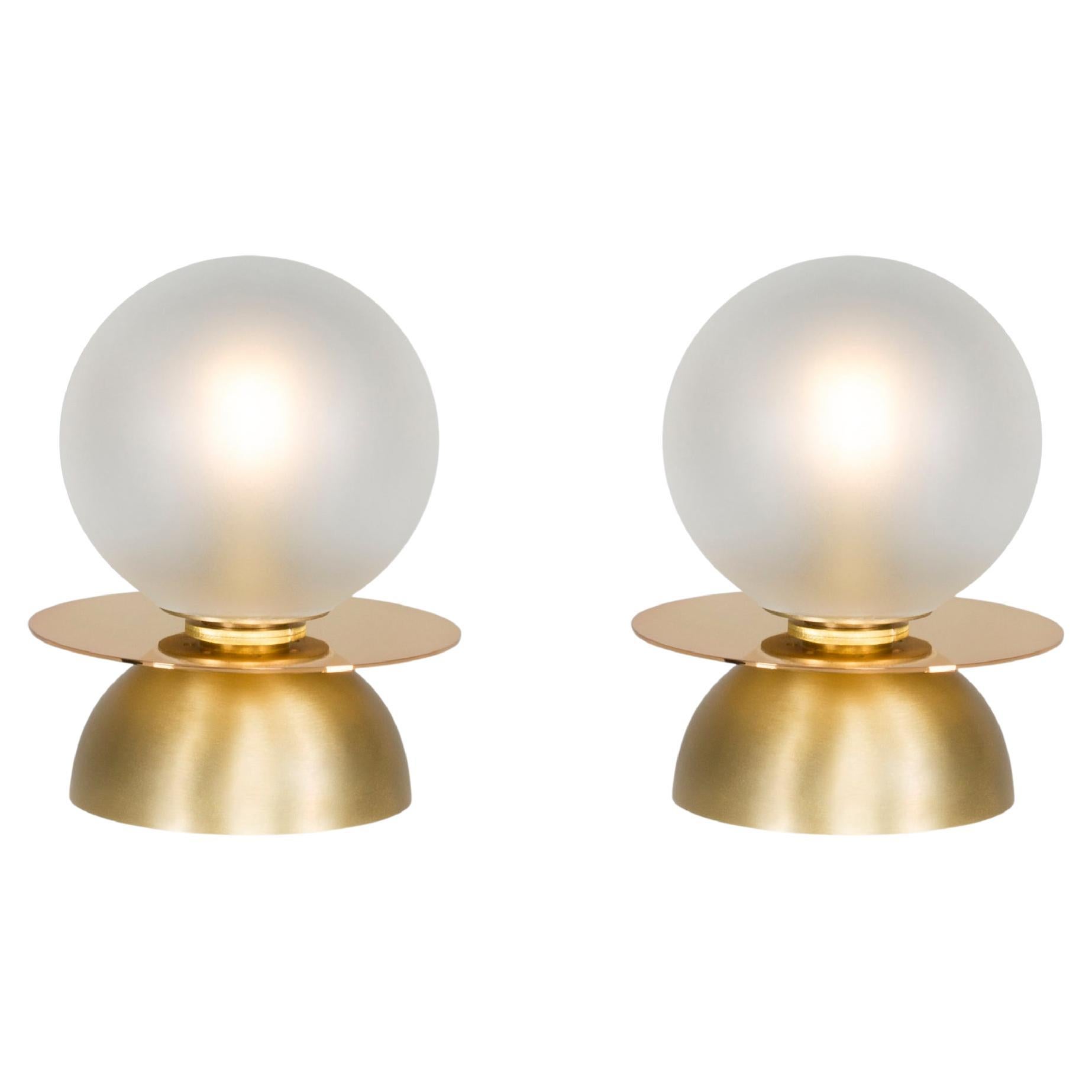 Lampada da tavolo moderna Mill, ottone spazzolato, fatta a mano in Portogallo da Greenapple