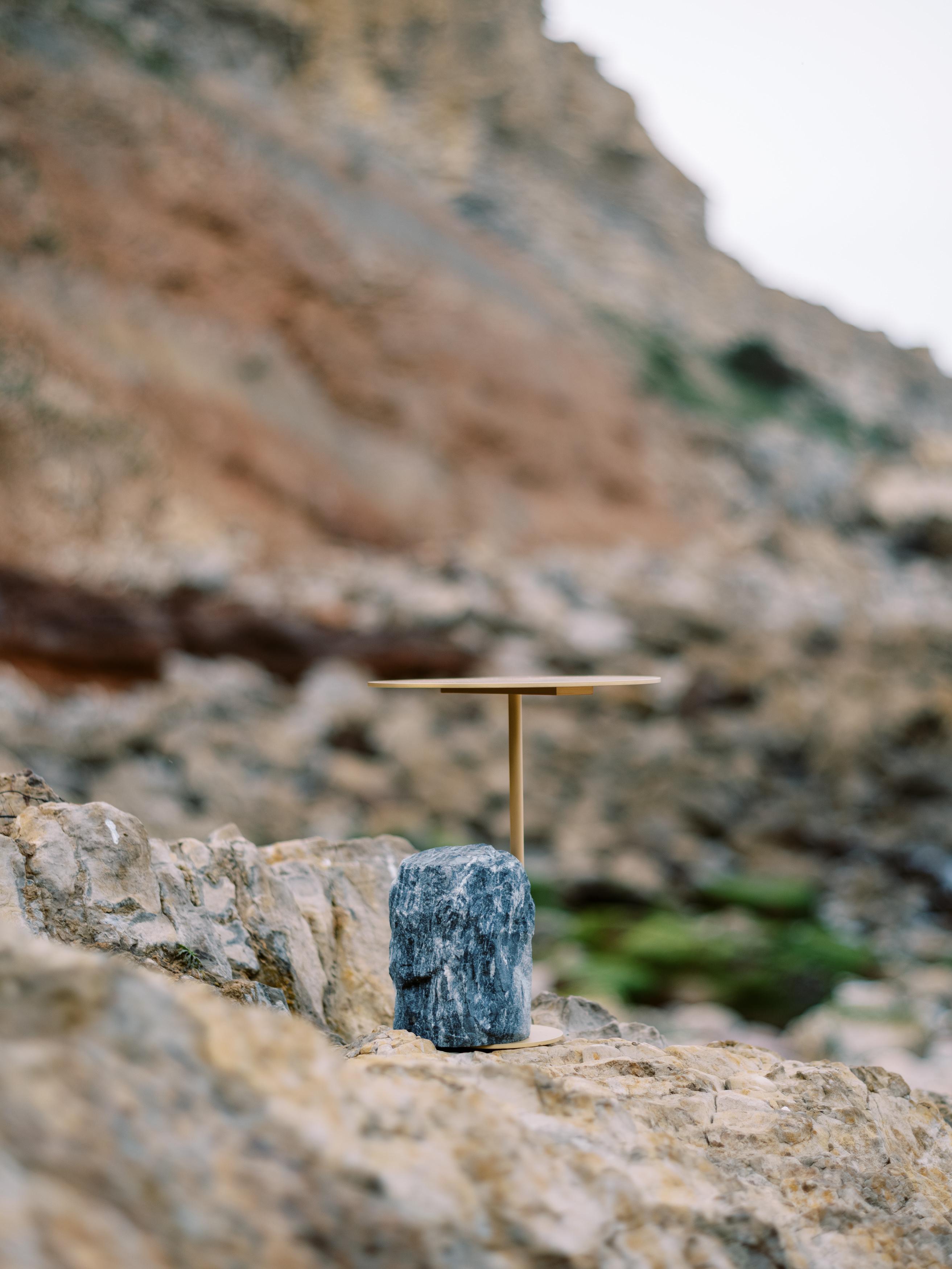 Table d'appoint Pico, marbre argenté Portoro, fabriquée à la main au Portugal par Greenapple en vente 1