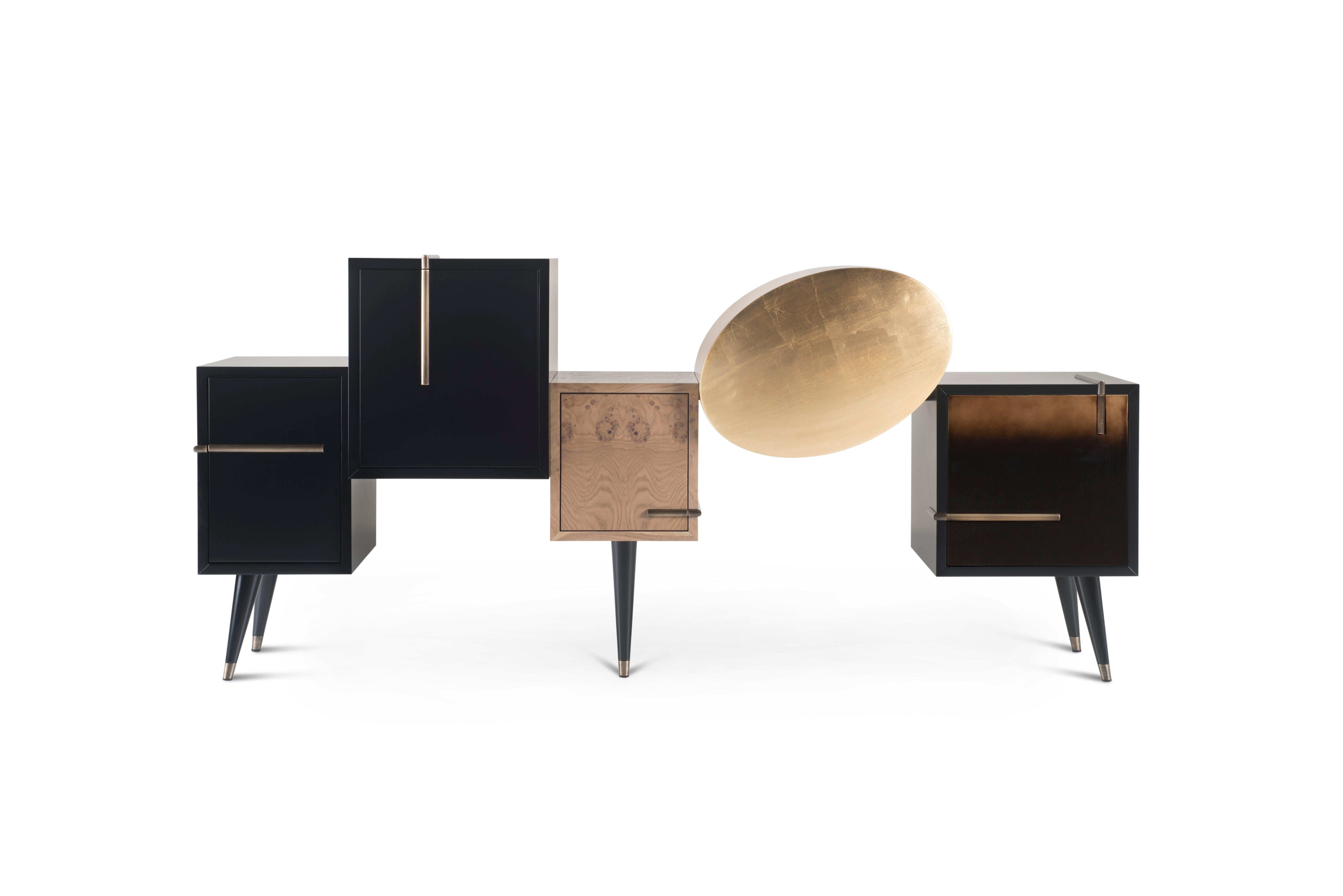 Sunshine Sideboard, Collection'S Contemporary, handgefertigt in Portugal - Europa von Greenapple.

Das moderne Sideboard Sunshine spielt mit Licht und Schatten geometrischer Formen und präsentiert ein einzigartiges und unverwechselbares Design für