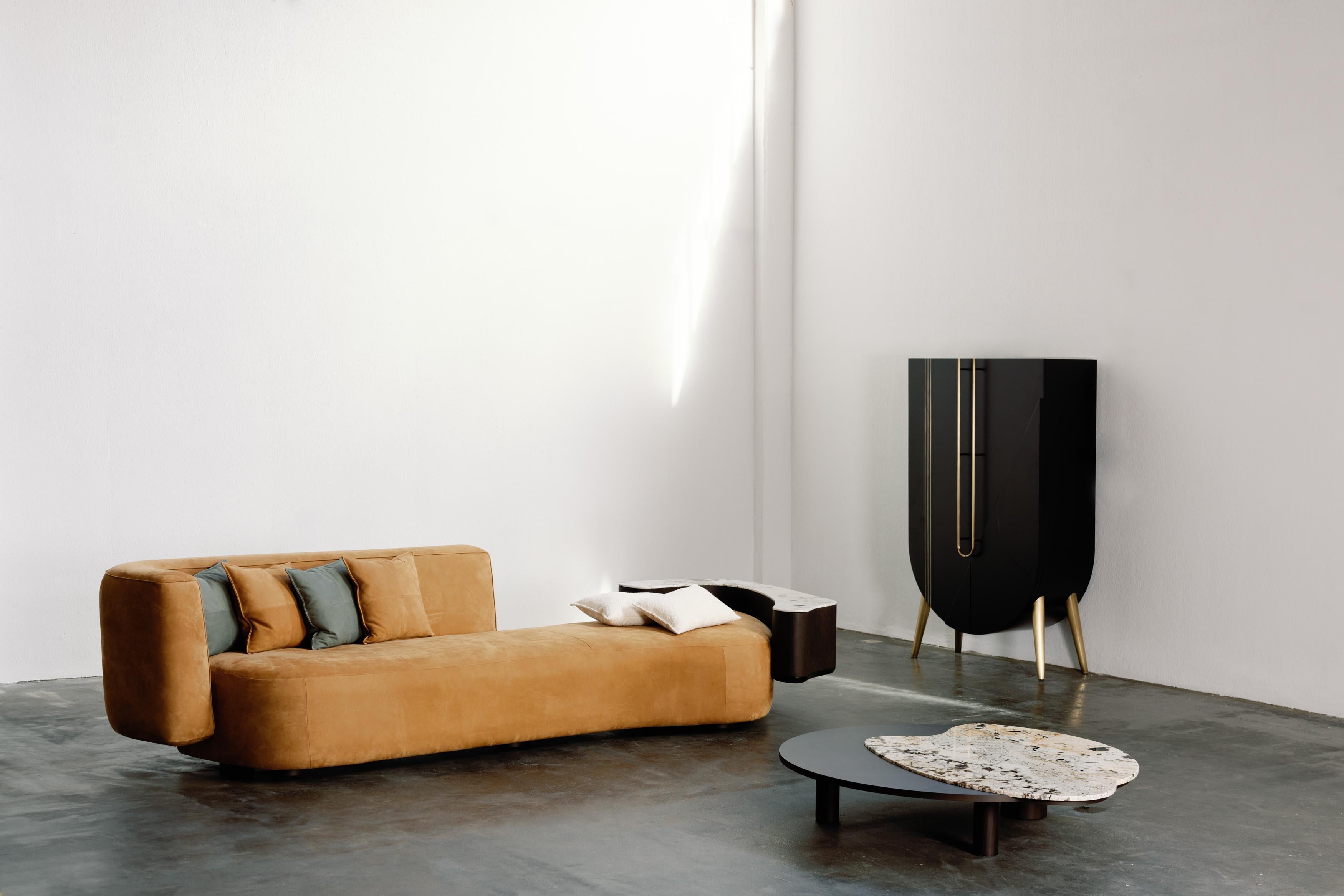 Modernes Galapinhos-Sofa, Karamellleder, handgefertigt in Portugal von Greenapple (21. Jahrhundert und zeitgenössisch) im Angebot