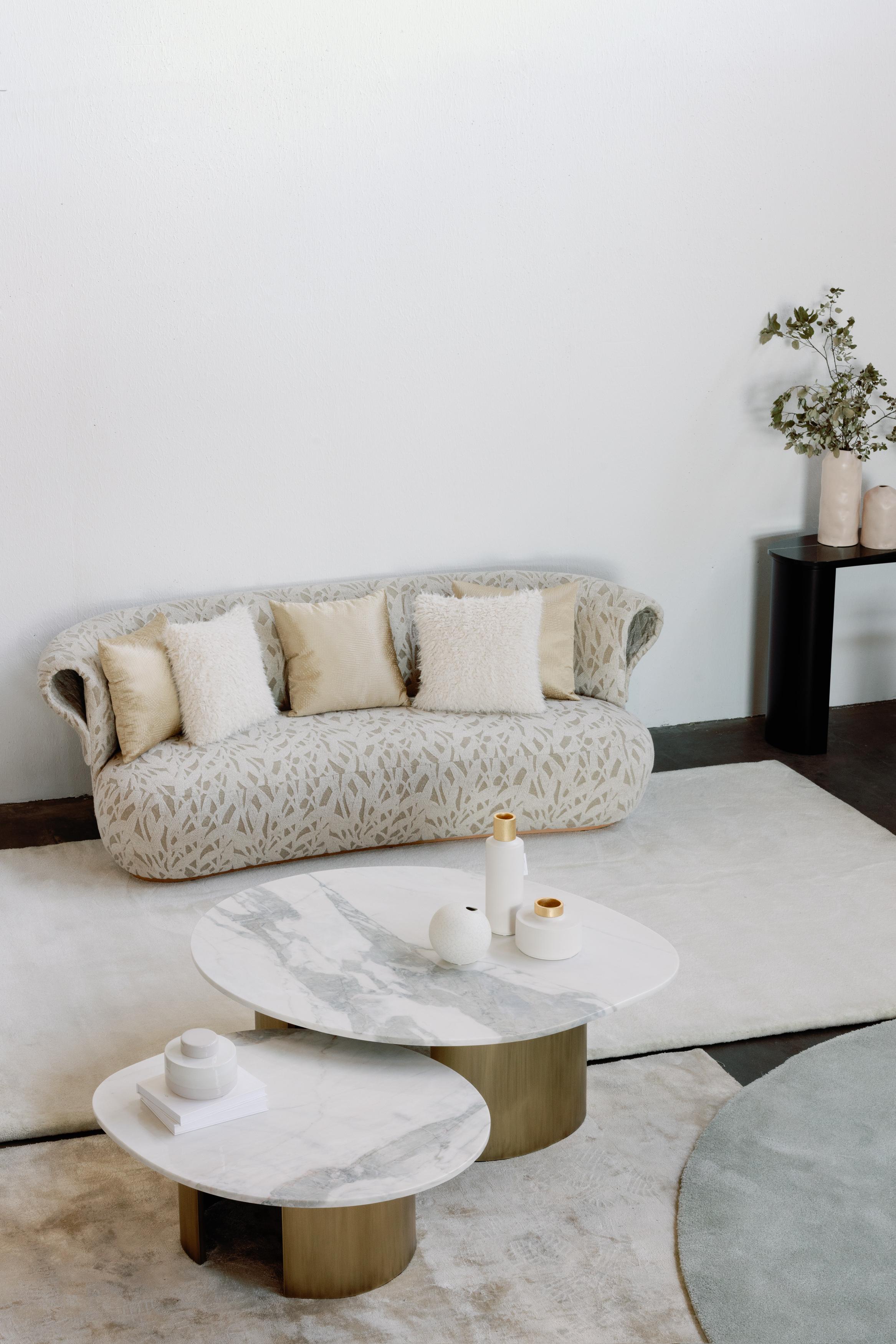 Modernes gebogenes Sofa aus Gras, Nobilis-Stoff, handgefertigt in Portugal von Greenapple (21. Jahrhundert und zeitgenössisch) im Angebot