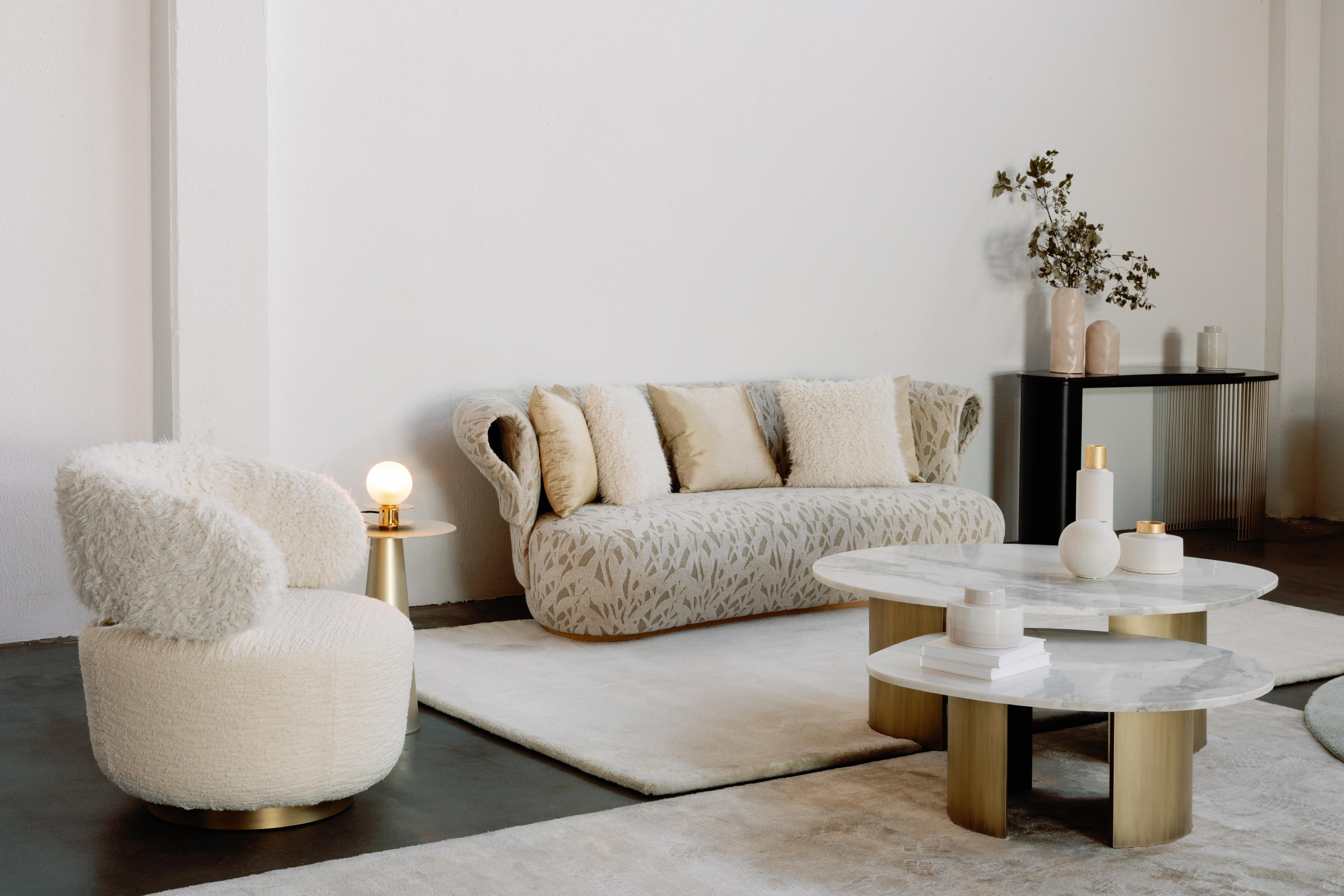 Modernes gebogenes Sofa aus Gras, Nobilis-Stoff, handgefertigt in Portugal von Greenapple im Angebot 1
