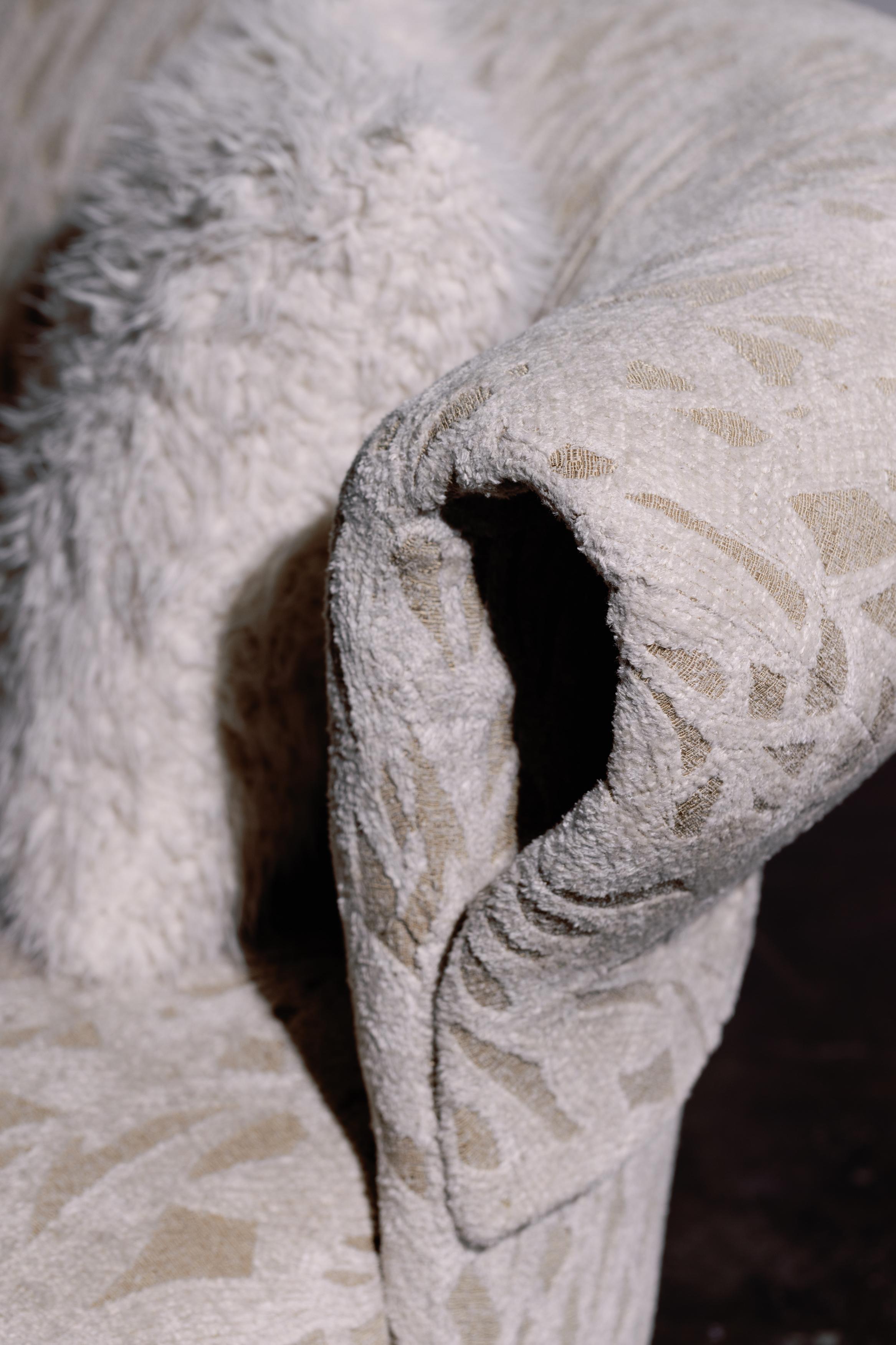 Canapé moderne incurvé en forme de gazon, tissu Nobilis, fabriqué à la main au Portugal par Greenapple en vente 3