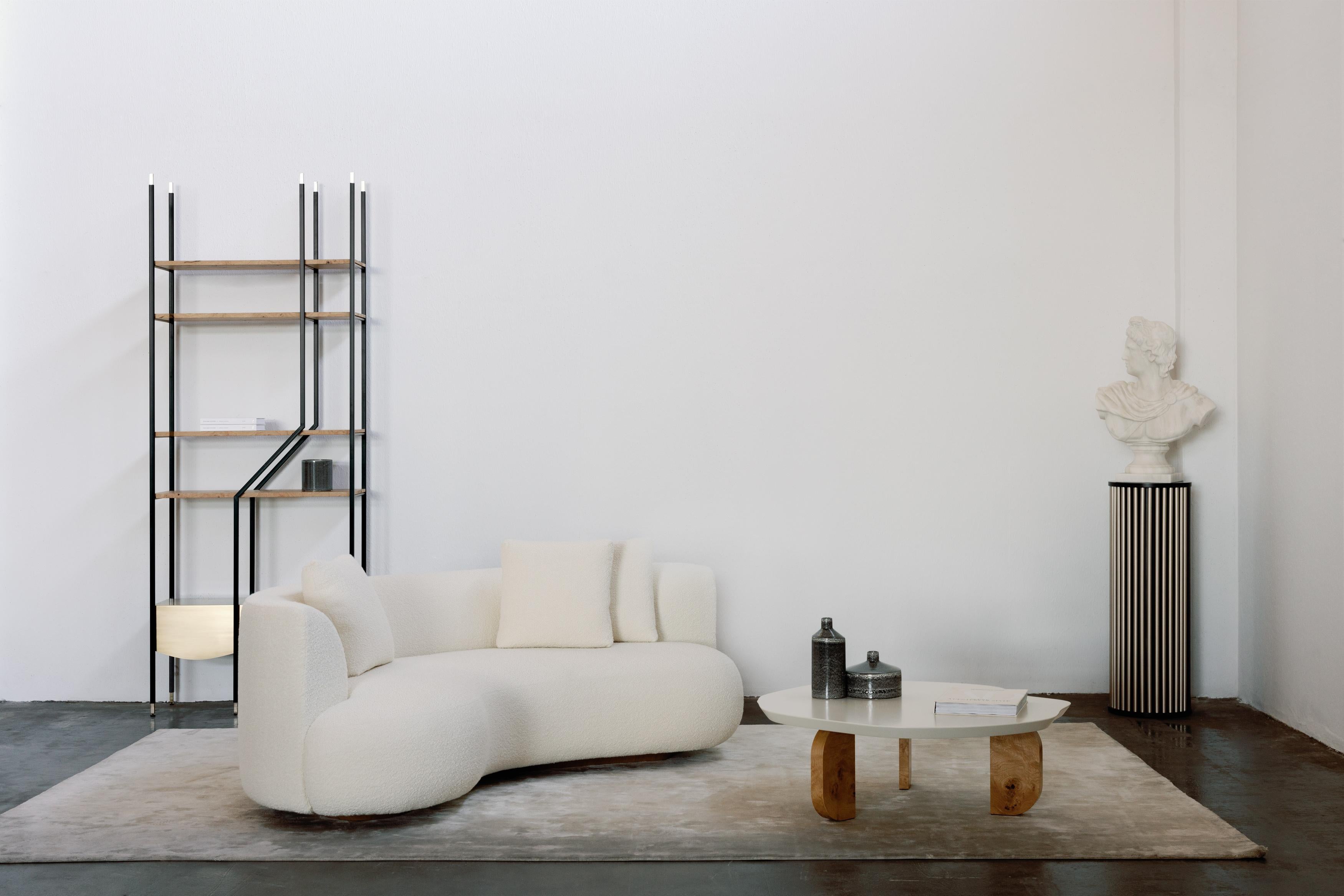 Sofá Twins, Colección Contemporánea, Hecho a mano en Portugal - Europa por Greenapple.

Diseñados por Rute Martins para la Colección Contemporánea, el sofá curvado y la cama de día Twins comparten los mismos genes, pero cada uno posee un diseño