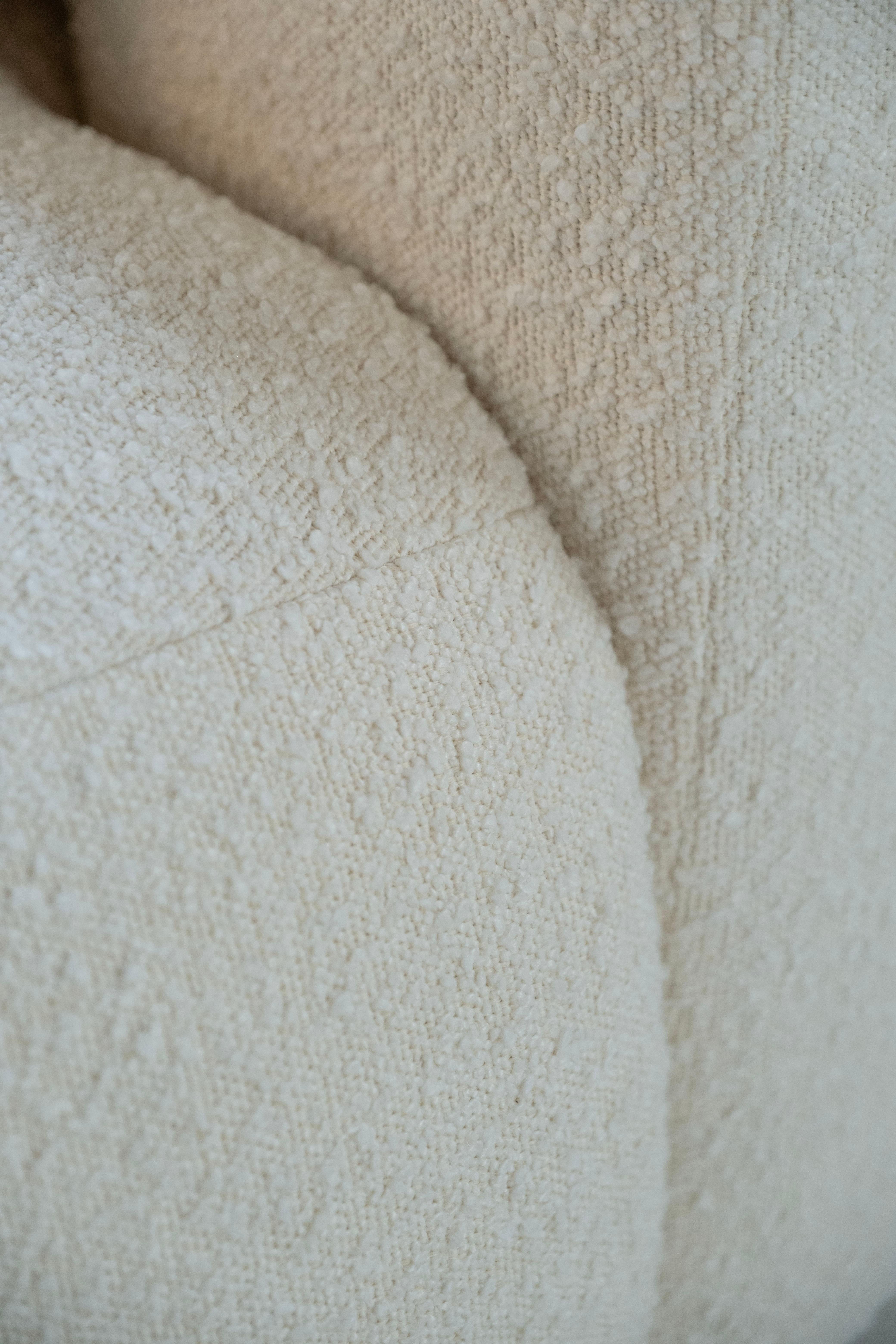 Tissu The Modernity Twins Curved Sofa, White Bouclé, Handmade Portugal by Greenapple en vente