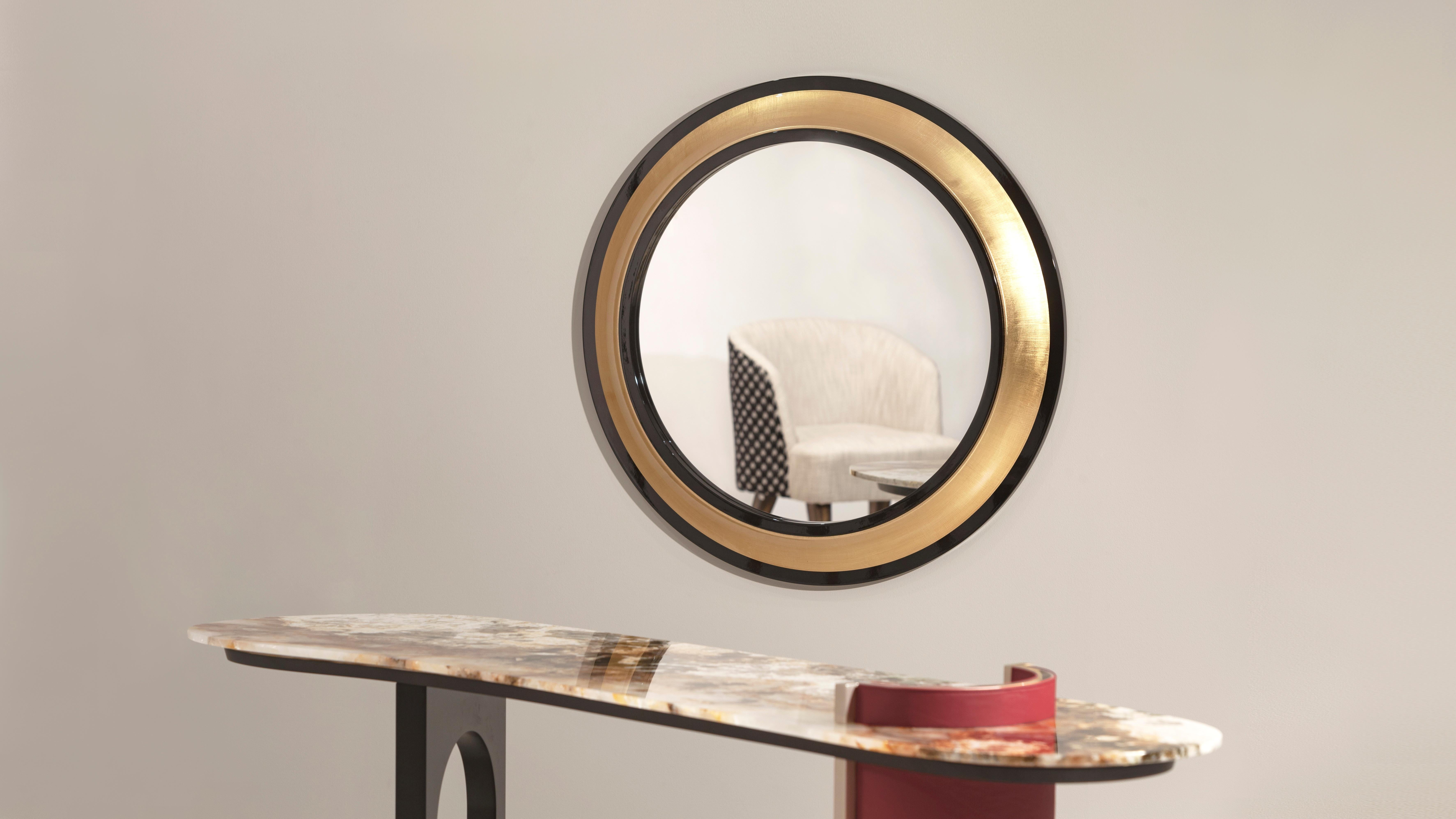 Miroir Grifo, Collection Collective, fait à la main au Portugal - Europe par GF Modern.

Grifo est un miroir rond de style classique qui reflète sa personnalité gracieuse. Le contraste saisissant entre les deux anneaux noirs et l'anneau central en