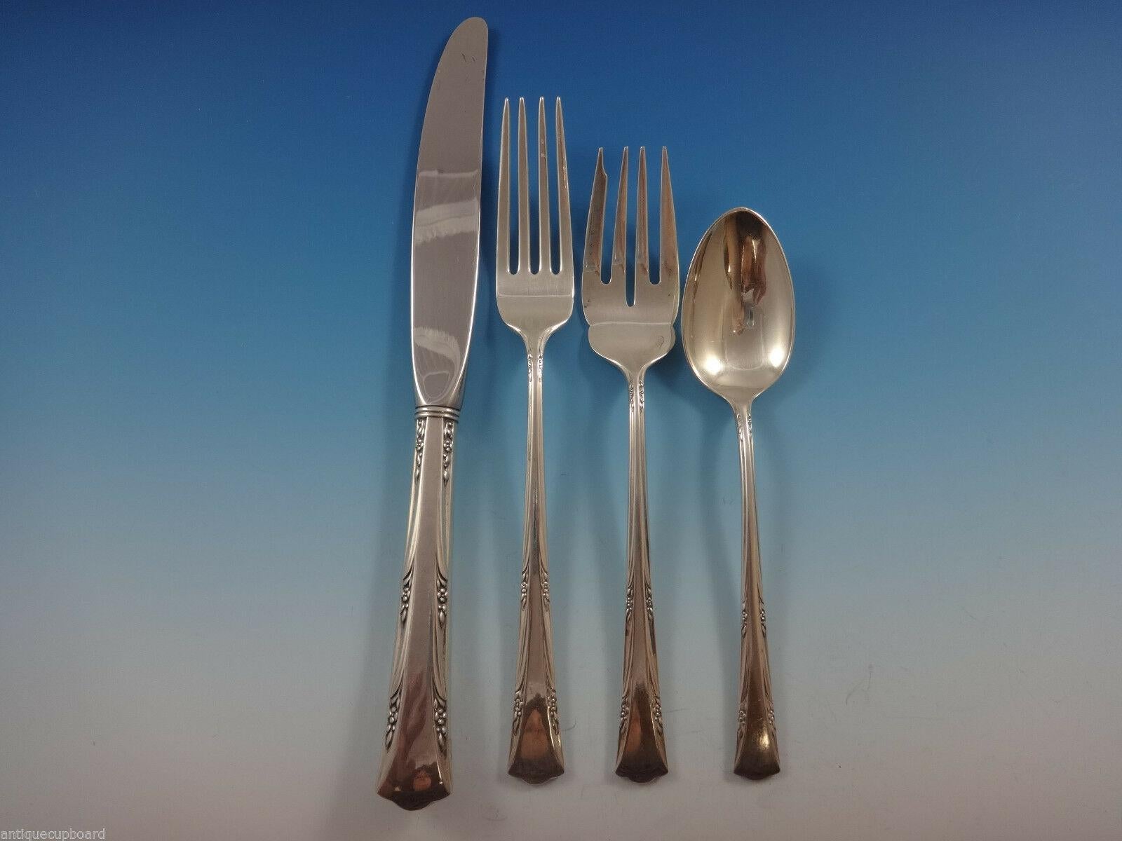 Greenbrier by Gorham Sterling Silver Flatware Set for 12 Service 81 Pieces In Excellent Condition For Sale In Big Bend, WI