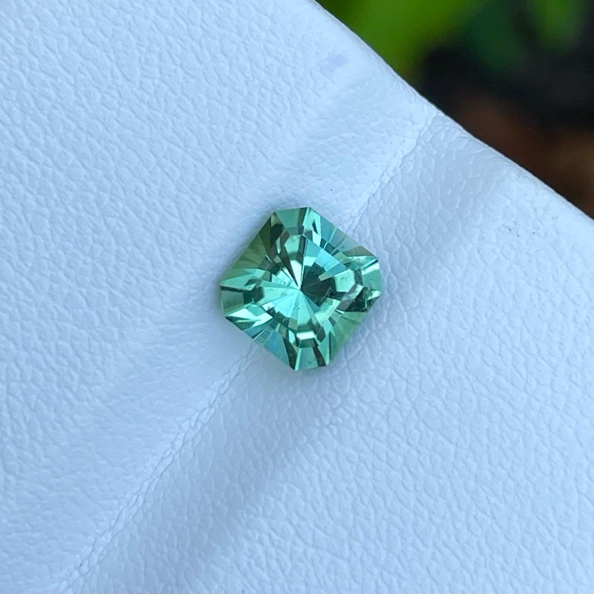 Taille Asscher Tourmaline bleu verdâtre taille fantaisie de 1,65 carat, pierre tourmaline pour bijoux  en vente