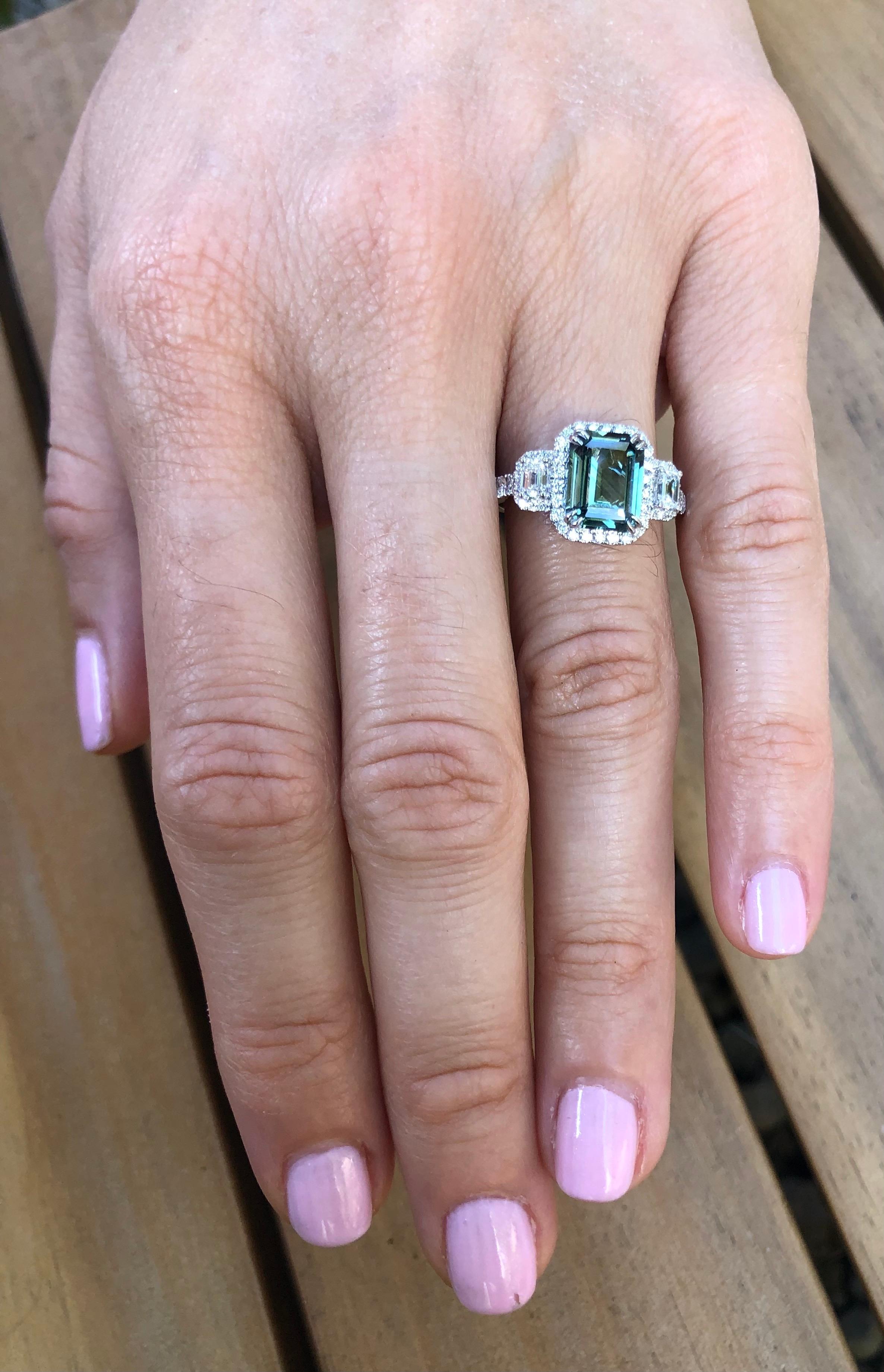 Greenish Blue Teal Sapphire Ring 2.92 Carat Emerald Cut In New Condition In Beverly Hills, CA