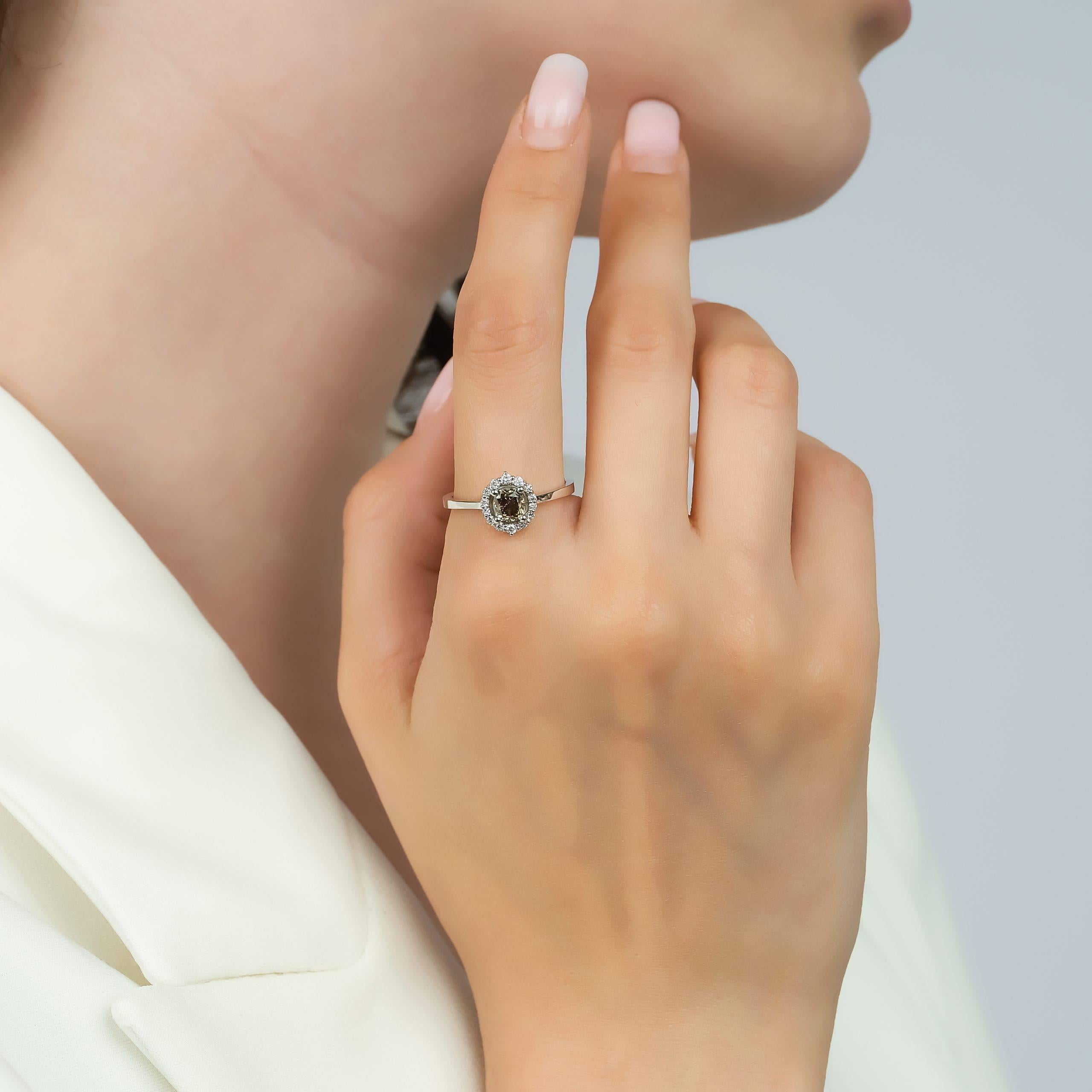 Moderne Bague fantaisie jaune verdâtre de 0,89 carat en vente