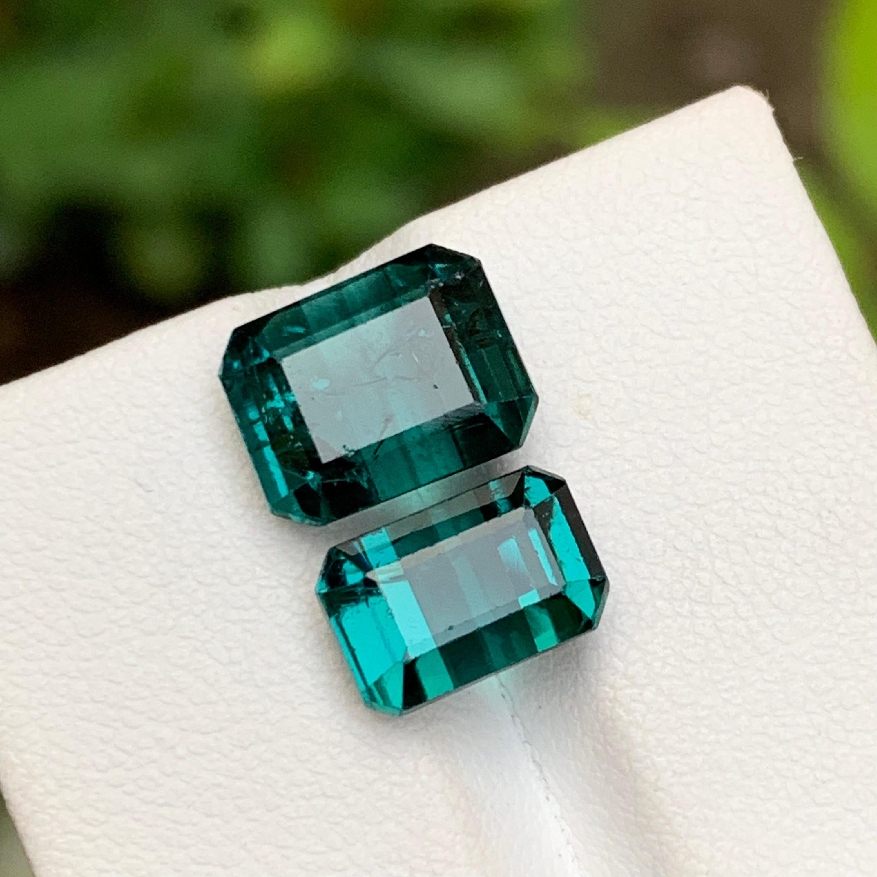 Contemporary Greenish Hue Blue Natural Tourmaline Gemstones 8.75 Ct Emerald Cut  Ring, Jewel For Sale