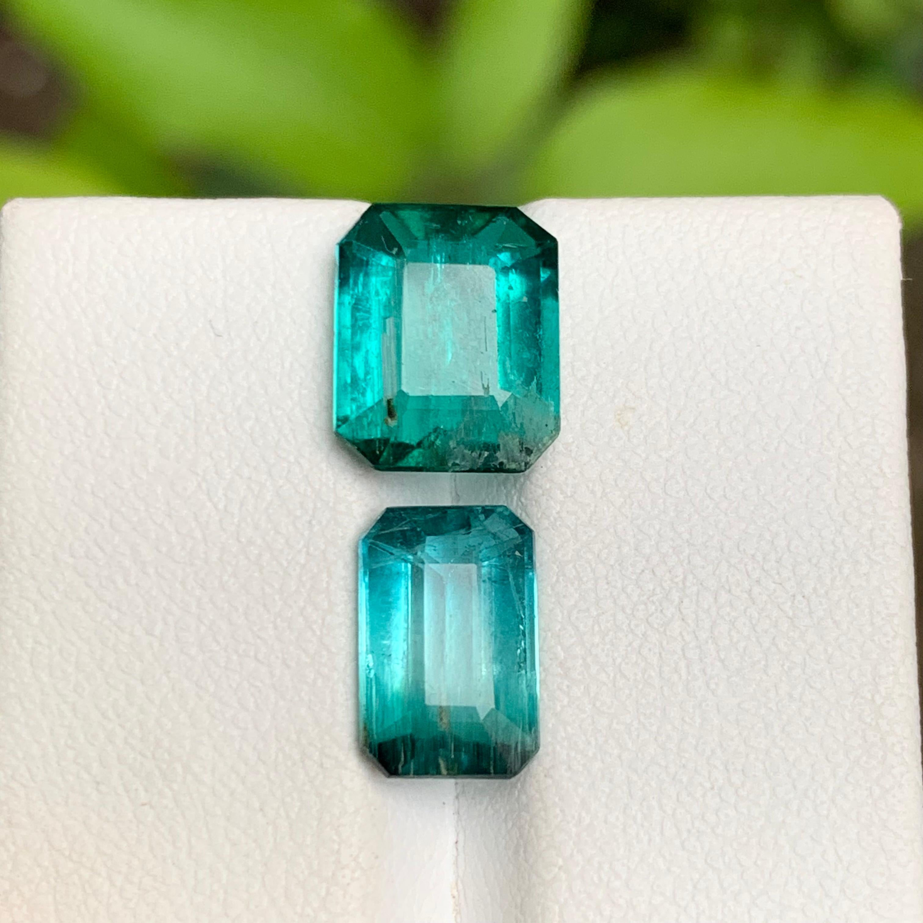 Contemporain Vert bleu néon et bicolore Tourmaline Naturelle 6.60 Ct Emerald Cut en vente