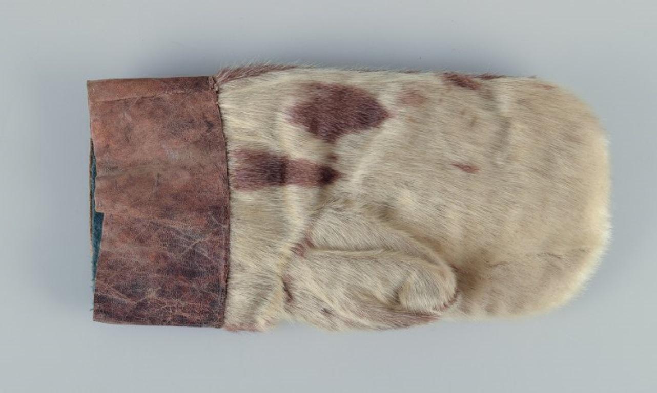 Fur Greenlandica, a pair of mittens in fur. Greenlandica craftsmanship. Hand-sewn. For Sale