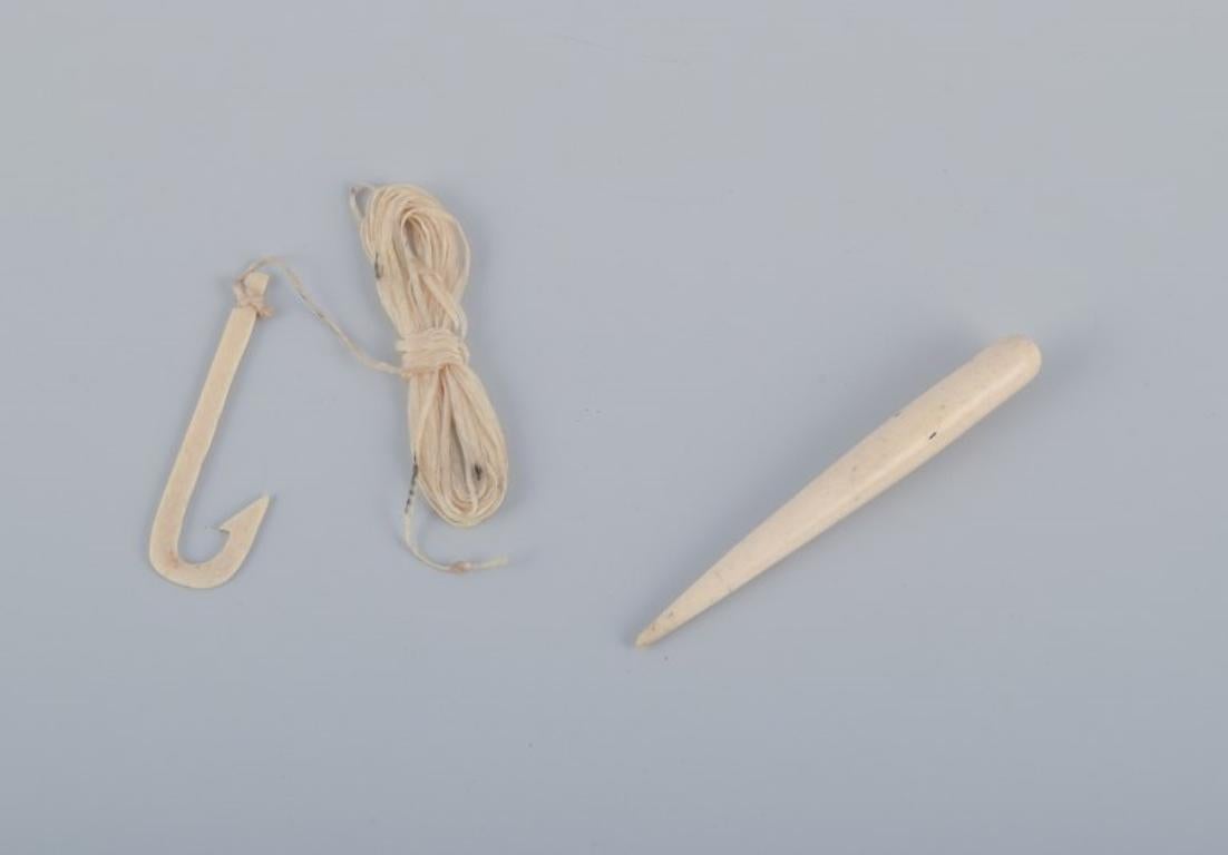 Greenlandica, a collection of various bone tools, comprising seven pieces in total. 
Originating from Greenland. 
Dating back to approximately the 1970s. 
The largest piece measures: Length 23.5 cm. x Width 2.8 cm.