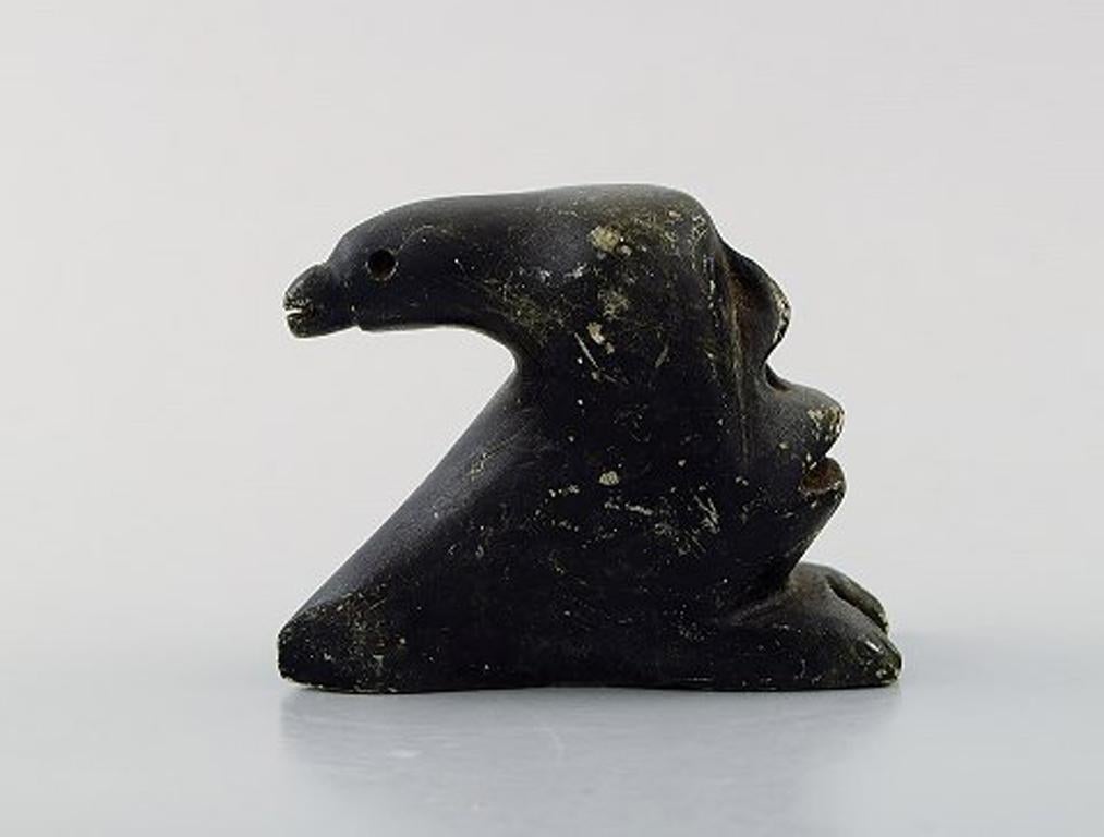 Greenlandica, figure carved in soap stone, 1950s-1960s.
Measures: 10 x 7,5 cm.
In good condition, wear.