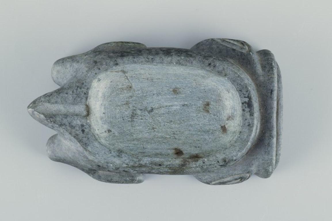 Danese Greenlandica, scultura in pietra ollare. Ciotola a forma di creatura mitica in vendita