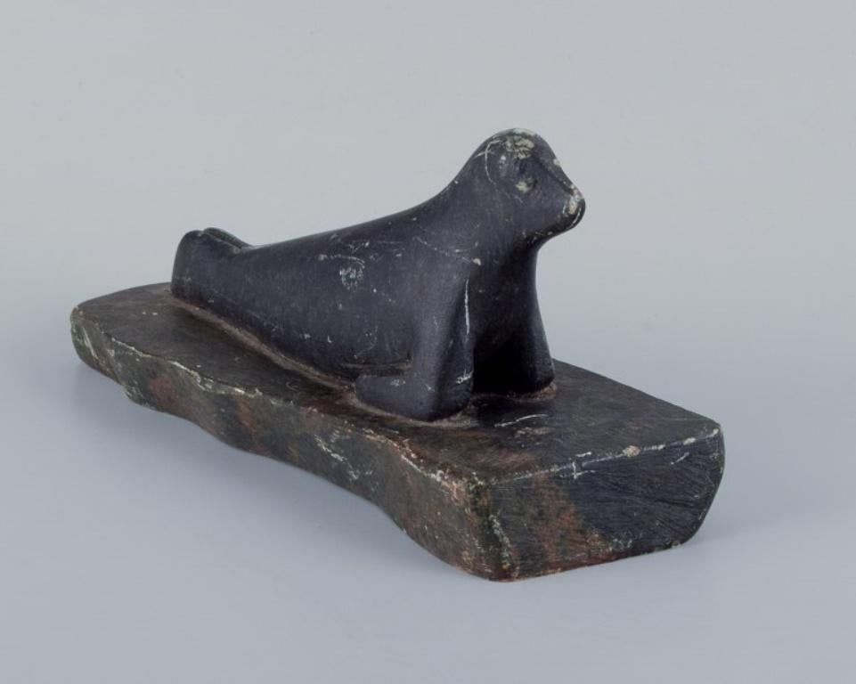 Greenlandica, Taki Petersen, lying seal in soapstone. 1977 In Excellent Condition In København, Copenhagen