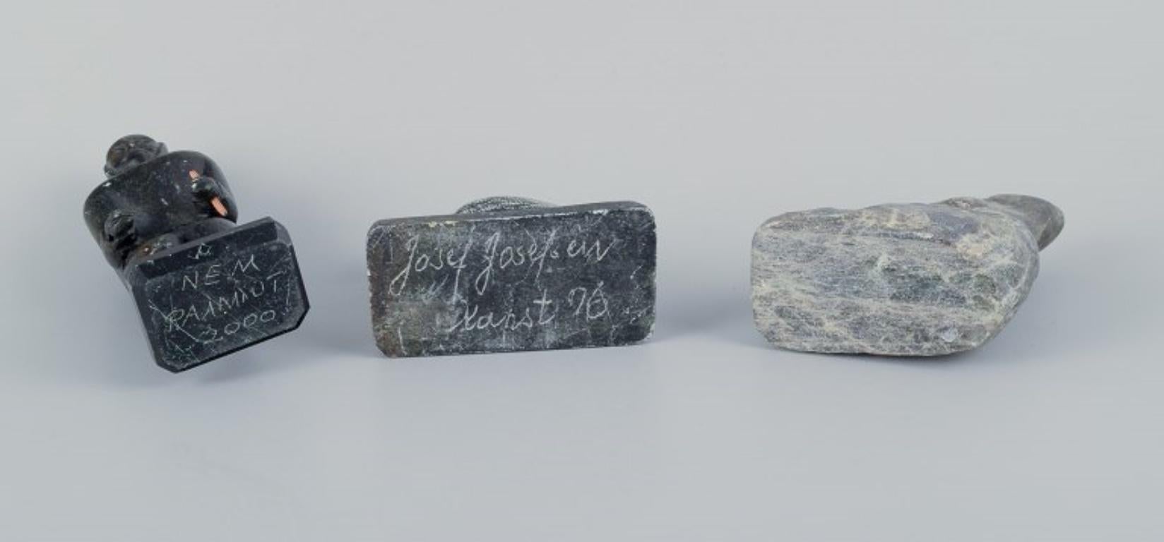 Stéatite Greenlandica, trois morceaux de pierre à savon et une pochette noire avec un porte-clés.  en vente