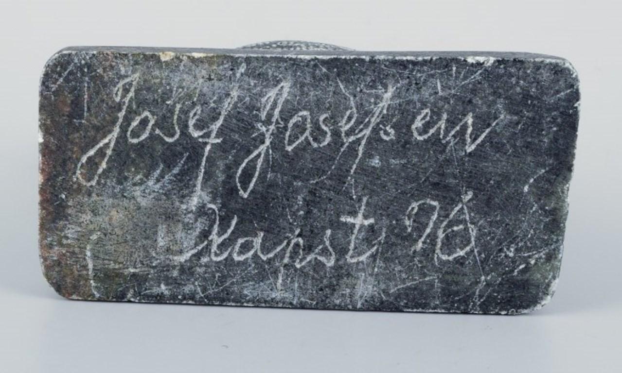 Greenlandica, trois morceaux de pierre à savon et une pochette noire avec un porte-clés.  en vente 2