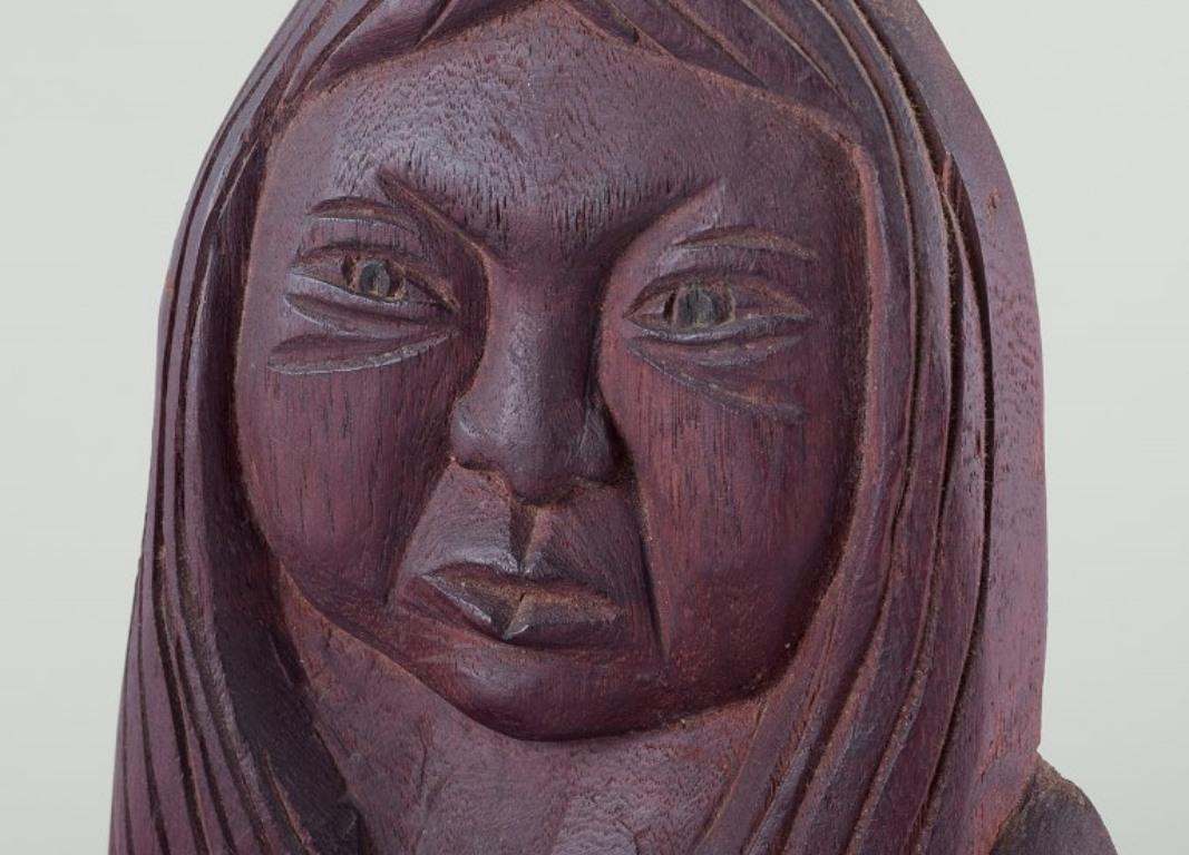 Groenlandese Greenlandica, rilievo in legno di una donna groenlandese. Artigianato groenlandese. in vendita