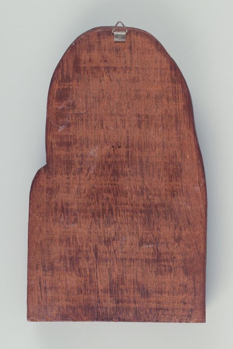 Legno Greenlandica, rilievo in legno di una donna groenlandese. Artigianato groenlandese. in vendita