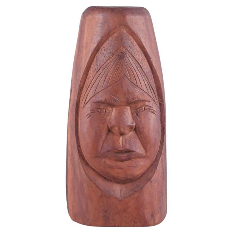 Greenlandica, Holzskulptur einer männlichen Figur. Grönländische Handwerkskunst.