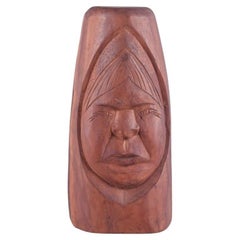 Greenlandica, Holzskulptur einer männlichen Figur. Grönländische Handwerkskunst.