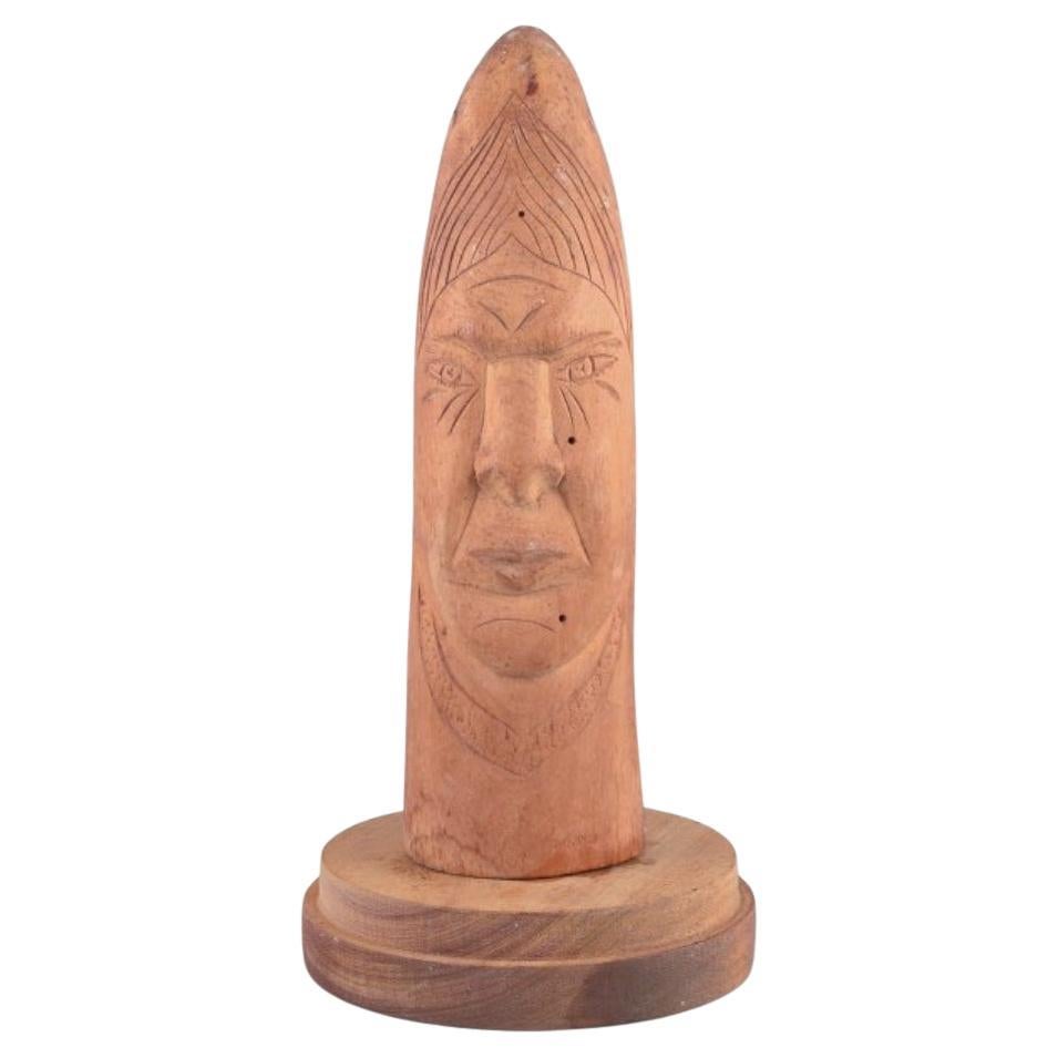 Greenlandica, Holzskulptur einer männlichen Figur. Grönländische Handwerkskunst.