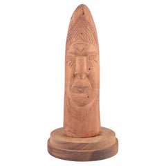 Greenlandica, Holzskulptur einer männlichen Figur. Grönländische Handwerkskunst.