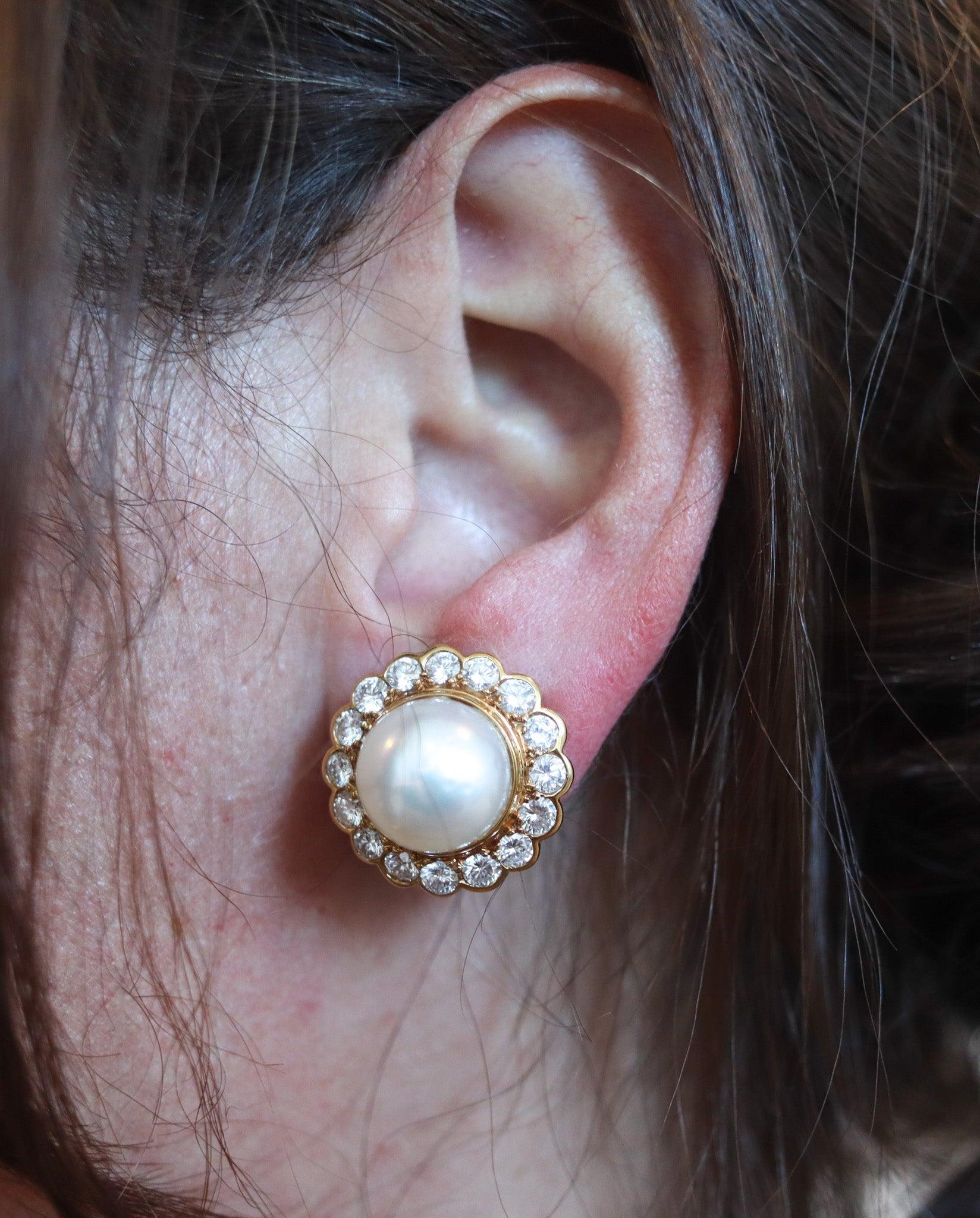 Neoclassico Greenleaf & Crosby Orecchini di perle convertibili in oro 18Kt con 5,24 Ctw di diamanti in vendita