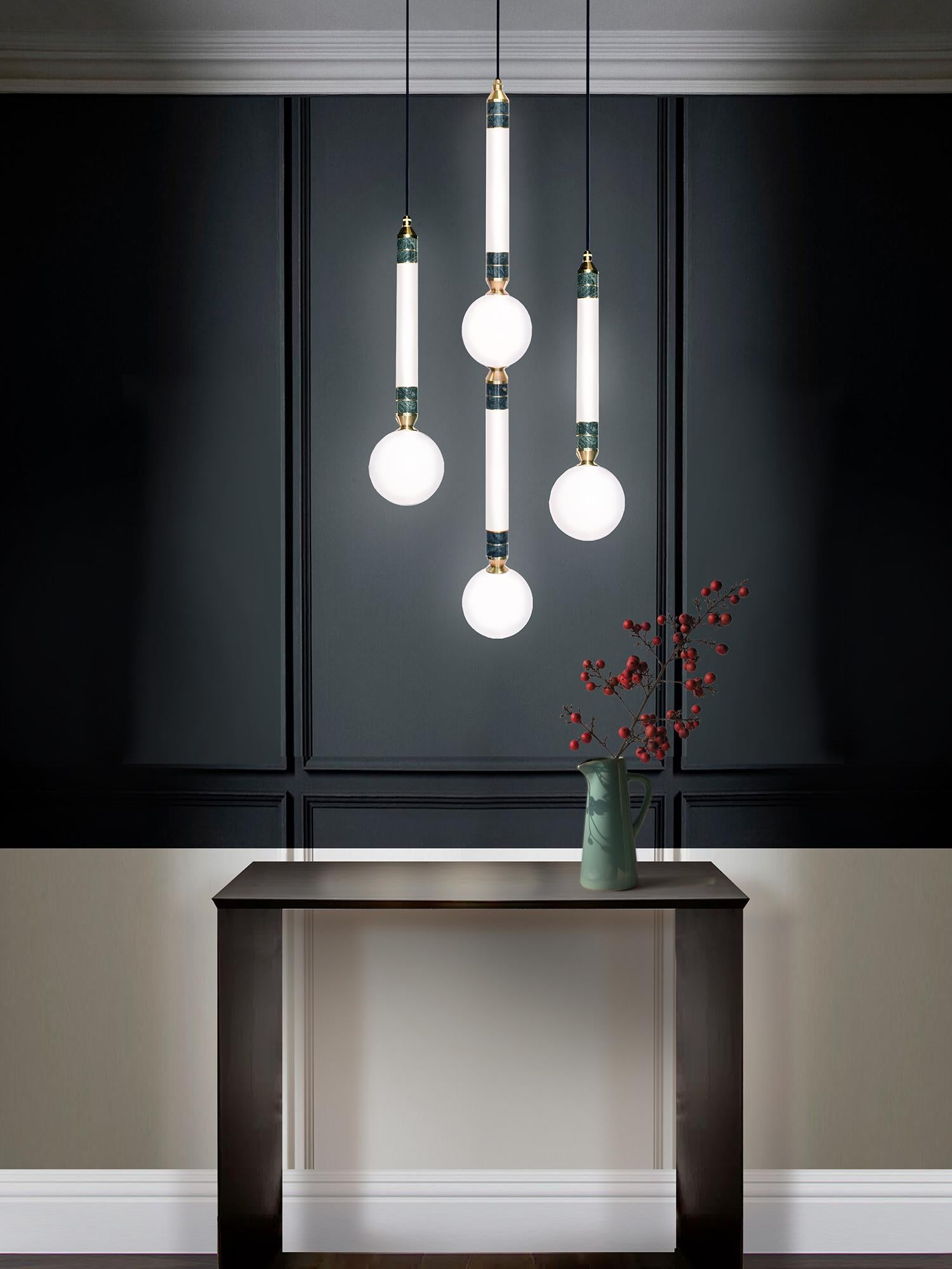 Altro 'Greenstone 3-Piece' di Marc Wood. Marmo, vetro opalino e dettagli in ottone. in vendita