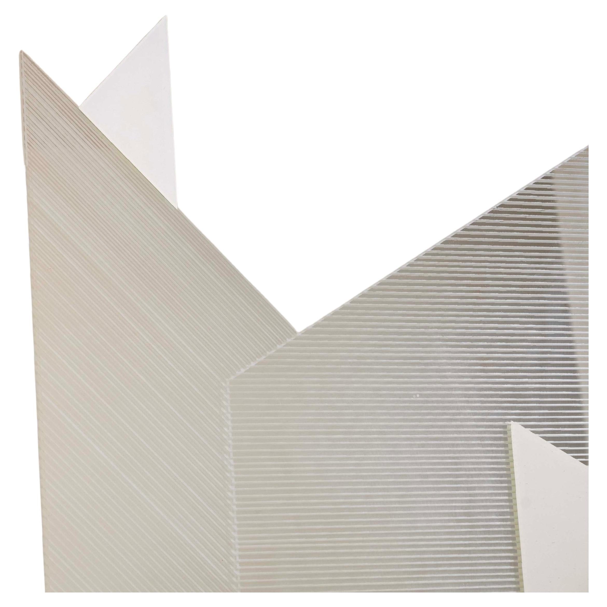 Ein geometrischer, abstrakter Op-Art-Spiegel im Space-Age-Stil, entworfen von Greg Copeland Inc. Circa 1970er Jahre. Signiert unten rechts. Original-Galerie-Etikett verso und vermerkt als Stil #663. Die im Siebdruckverfahren auf die reflektierende