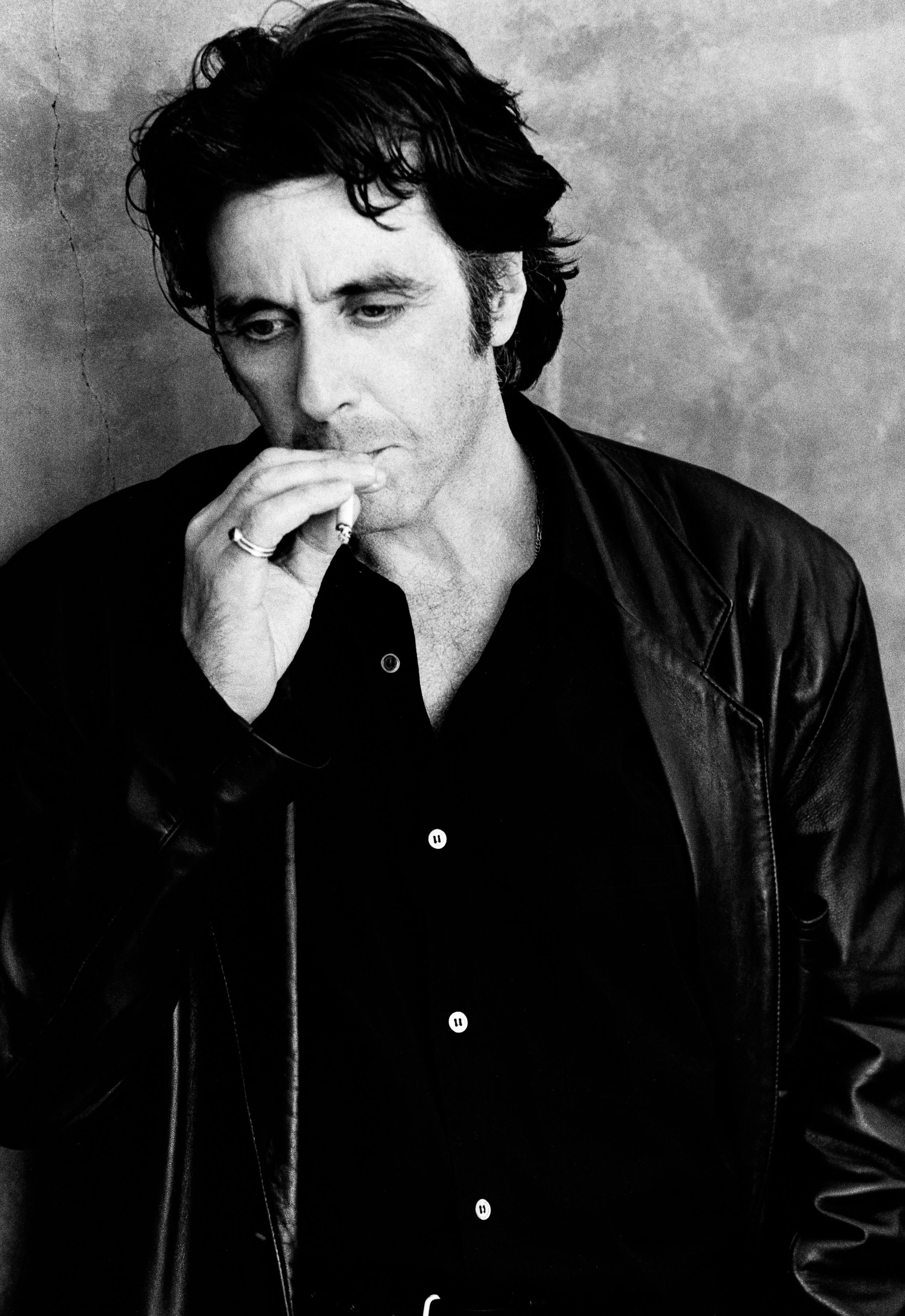 Portrait Photograph Greg Gorman - Al Pacino Smoking, 21e siècle, contemporain, célébrités, photographie