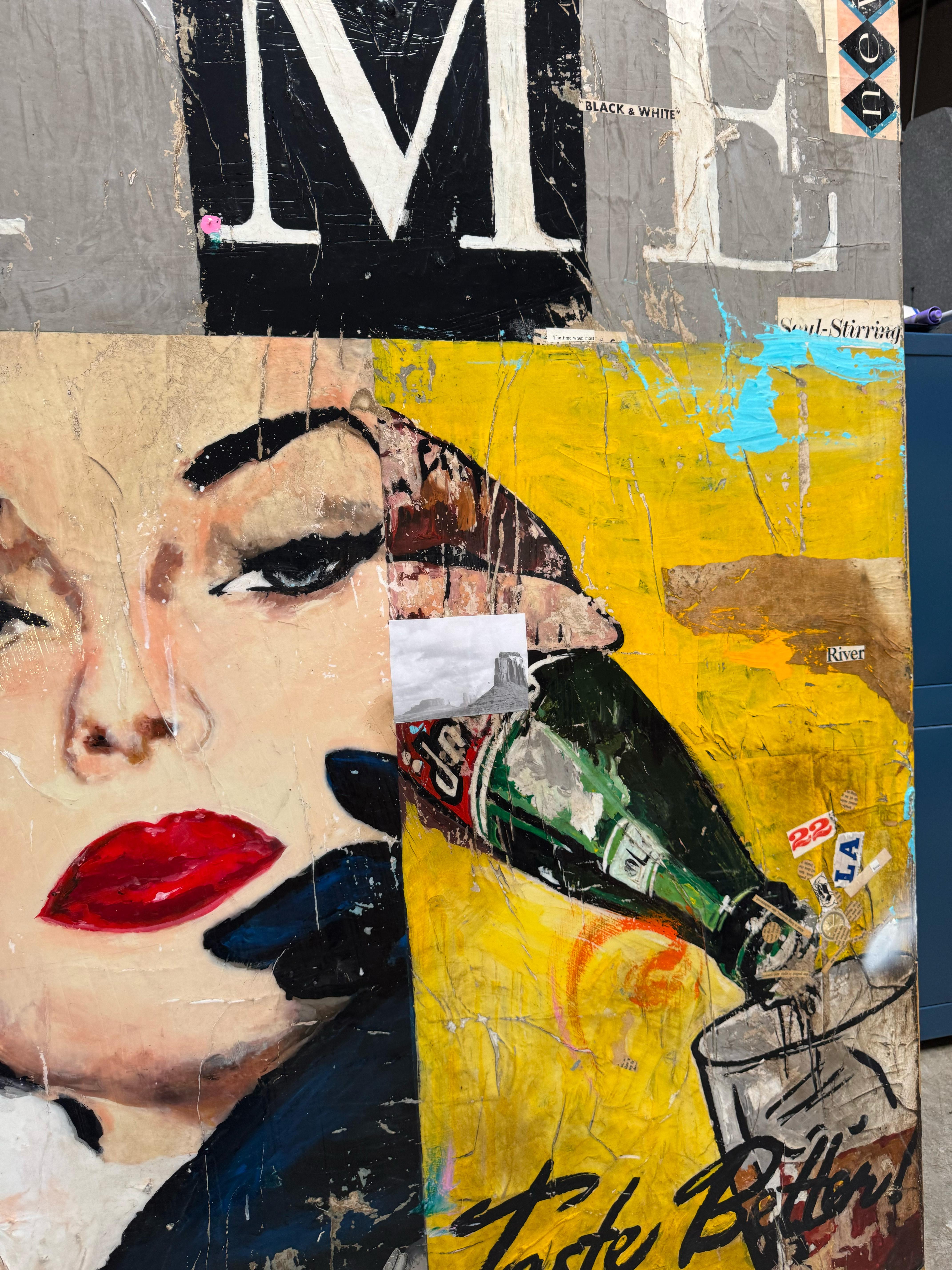 Technique mixte, Collage d'une figure féminine avec texte_Pop Art_Time de Greg Miller en vente 1