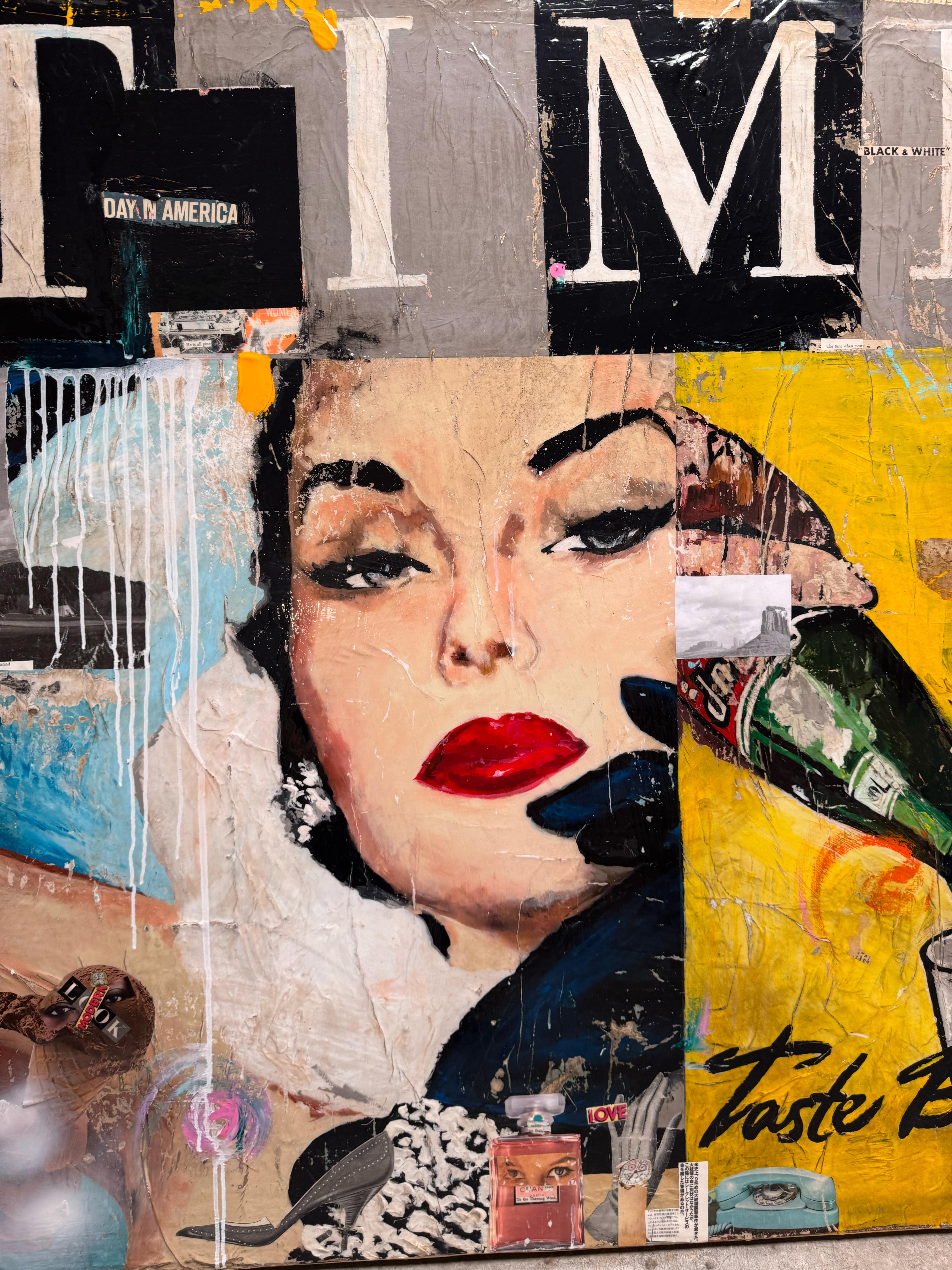 Technique mixte, Collage d'une figure féminine avec texte_Pop Art_Time de Greg Miller en vente 4