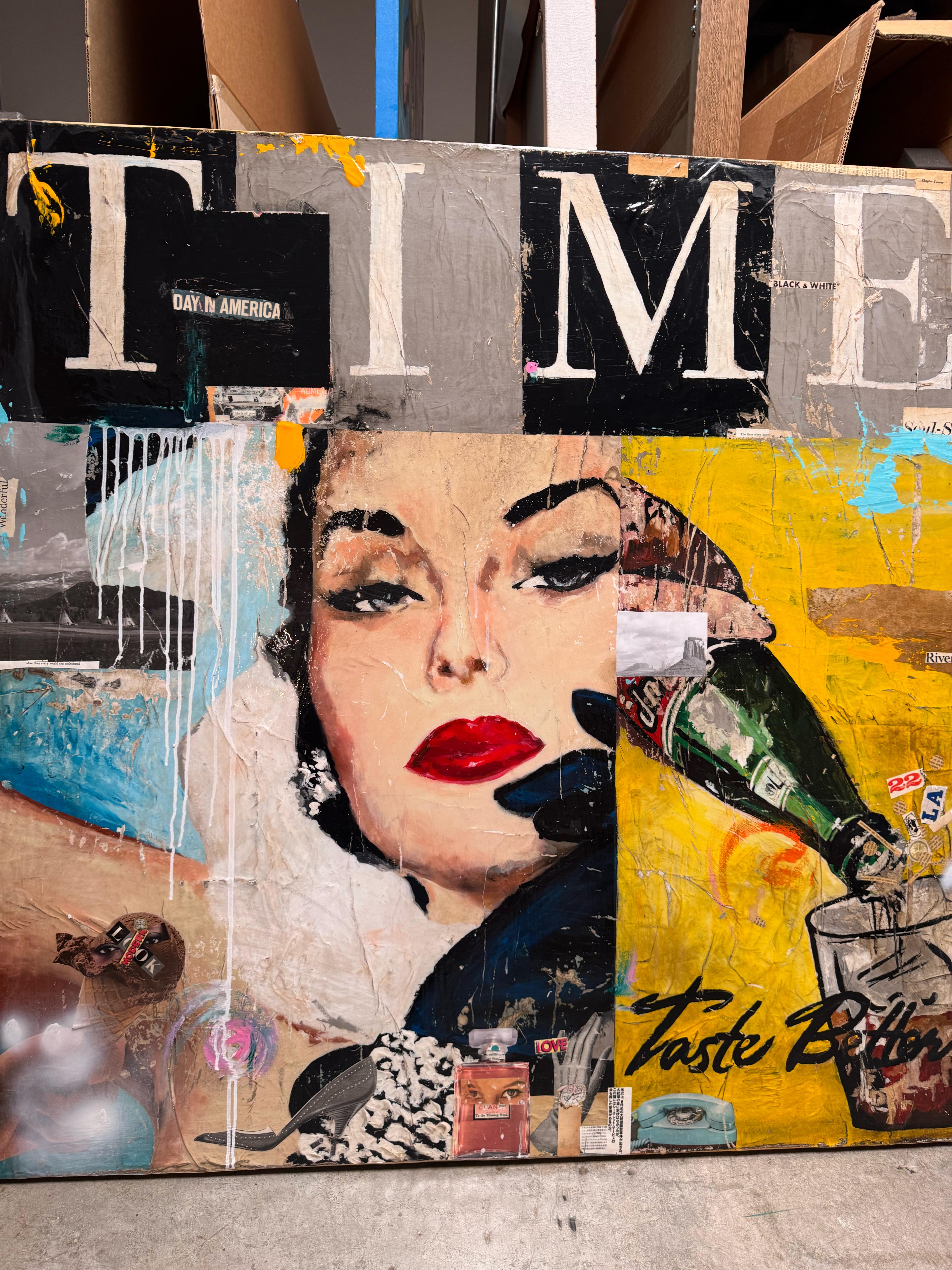 Technique mixte, Collage d'une figure féminine avec texte_Pop Art_Time de Greg Miller en vente 5
