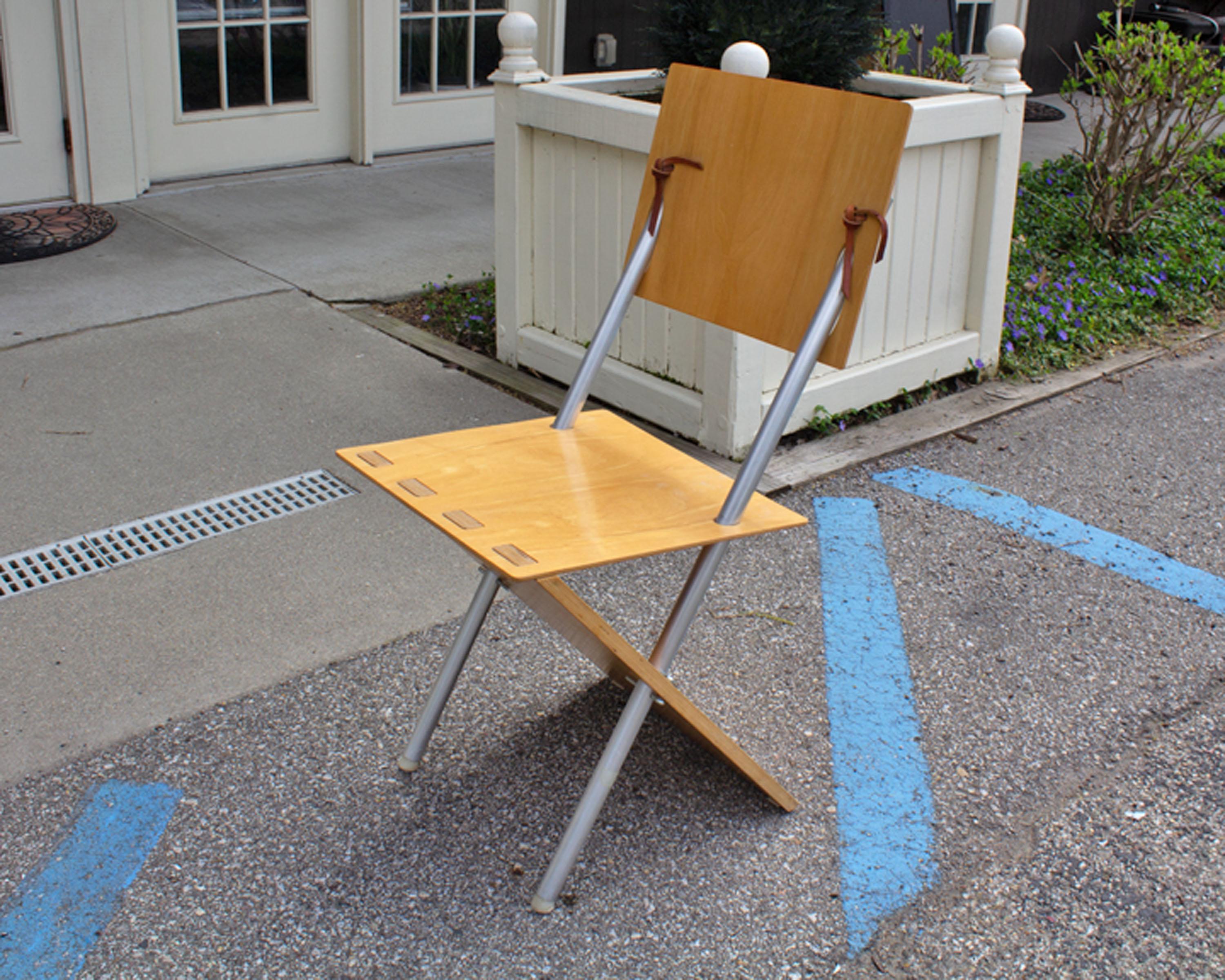 Américain Gregg Fleishman chaise postmoderne en bois et métal des années 1990 en vente