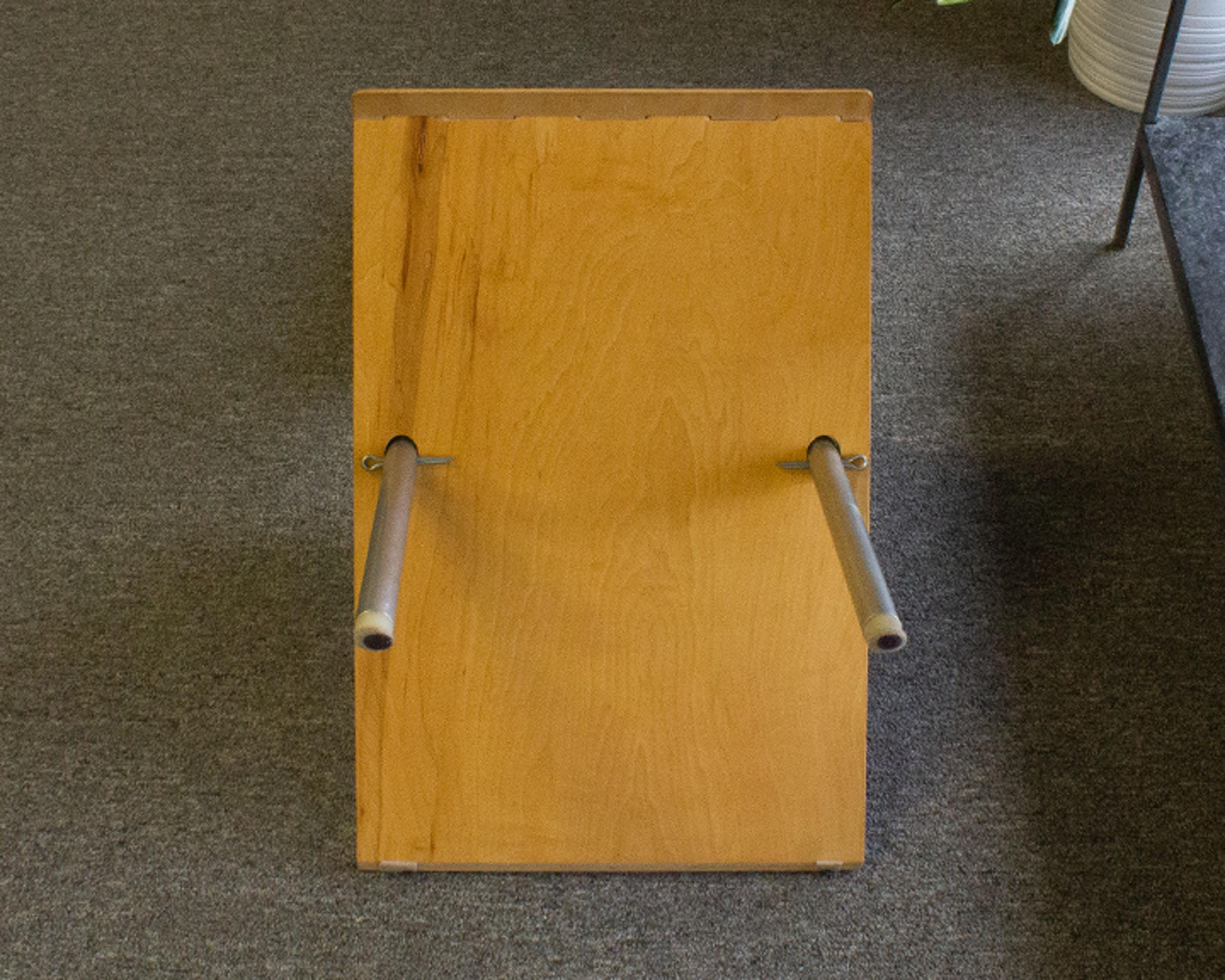 Fin du 20e siècle Gregg Fleishman chaise postmoderne en bois et métal des années 1990 en vente