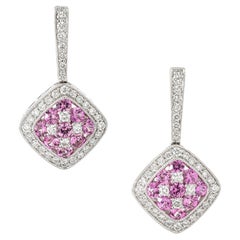 Pendientes colgantes de oro con zafiro rosa en racimo de diamantes de 1,33 quilates Gregg Ruth