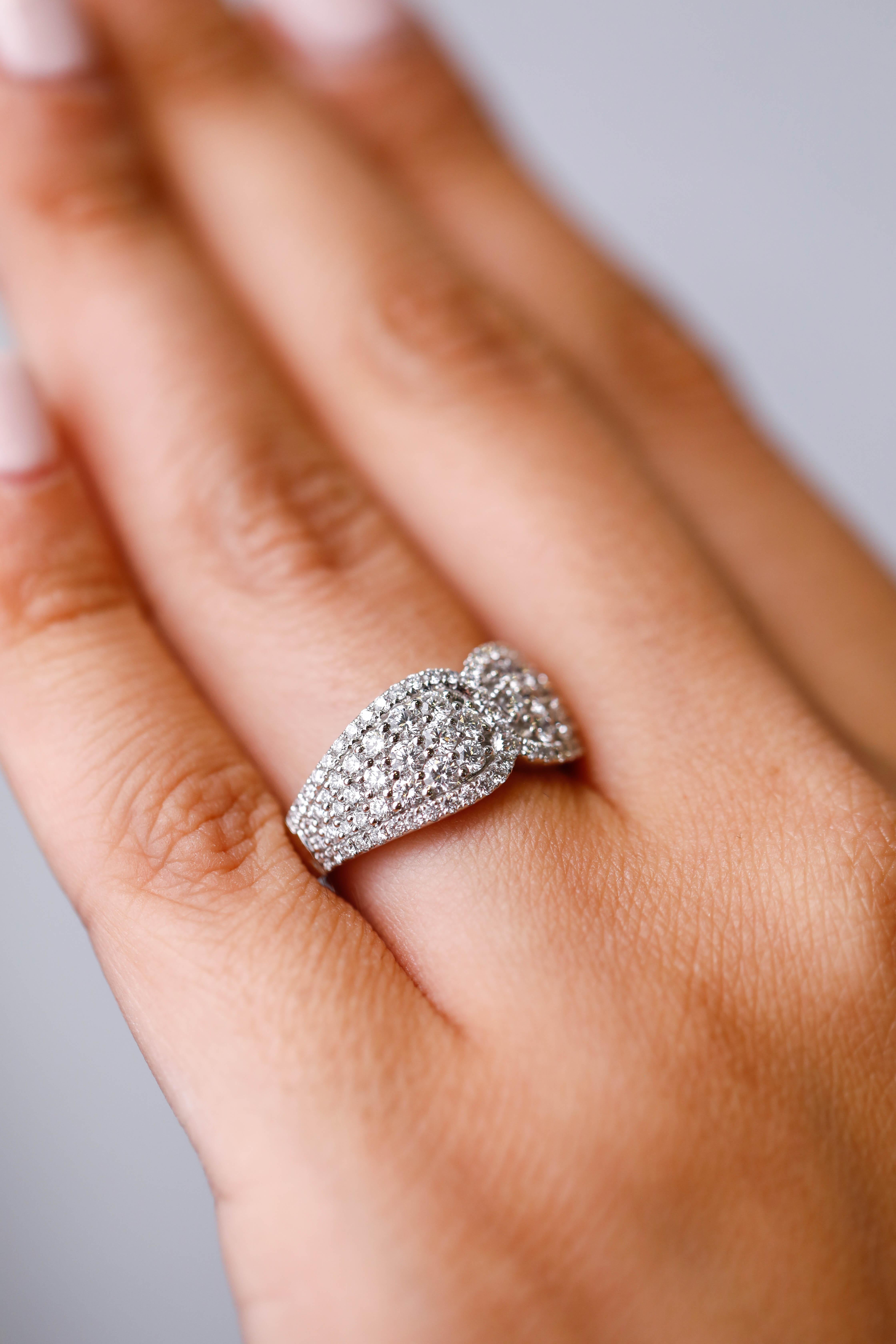 Round Cut Gregg Ruth 1.60 Carat Diamond Fine 18 Karat White Gold Engagement Ring Size 6.5 For Sale