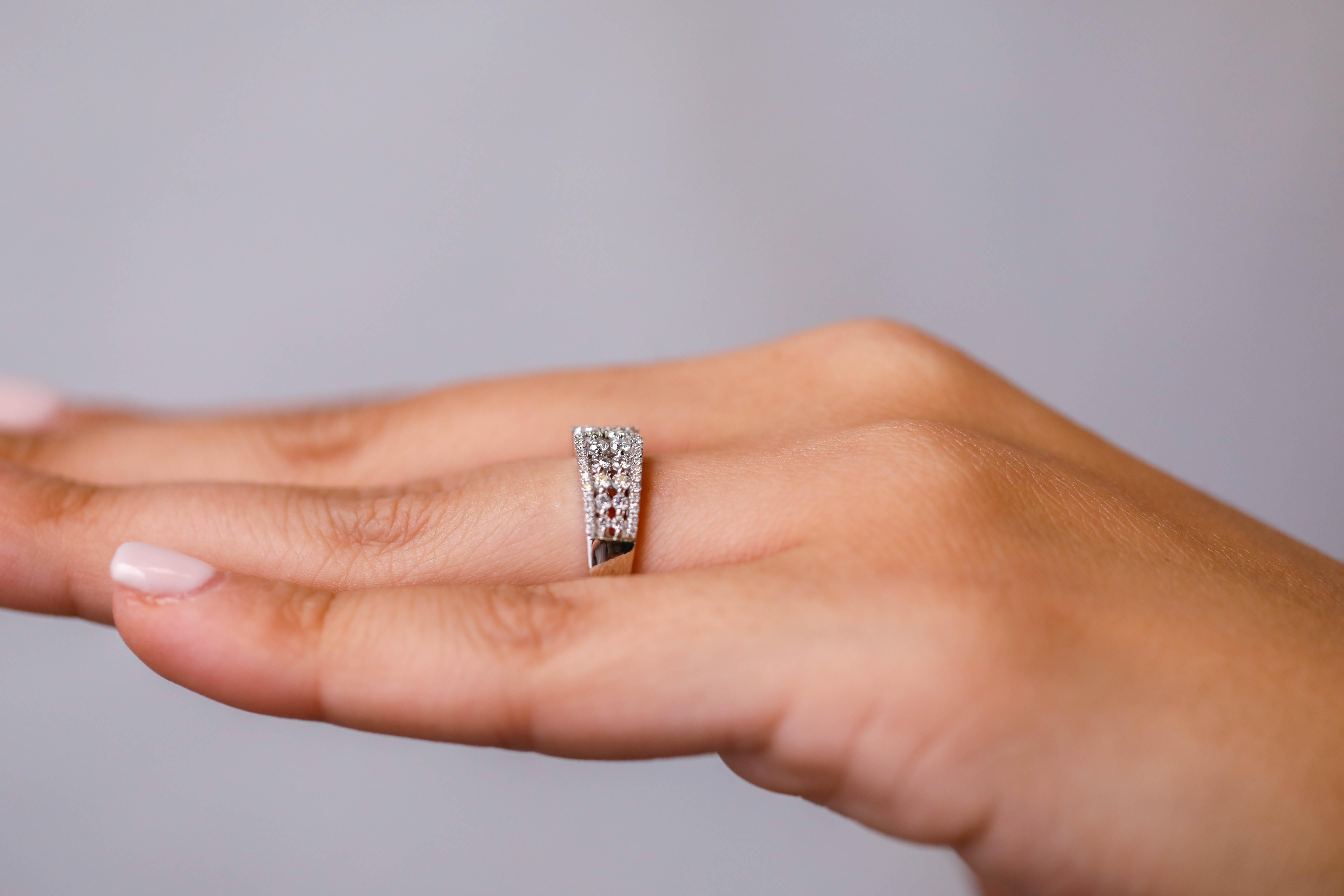 Round Cut Gregg Ruth 18K White Gold and 0.65 Carat Round Diamond Wedding Band Ring Size6.2 For Sale