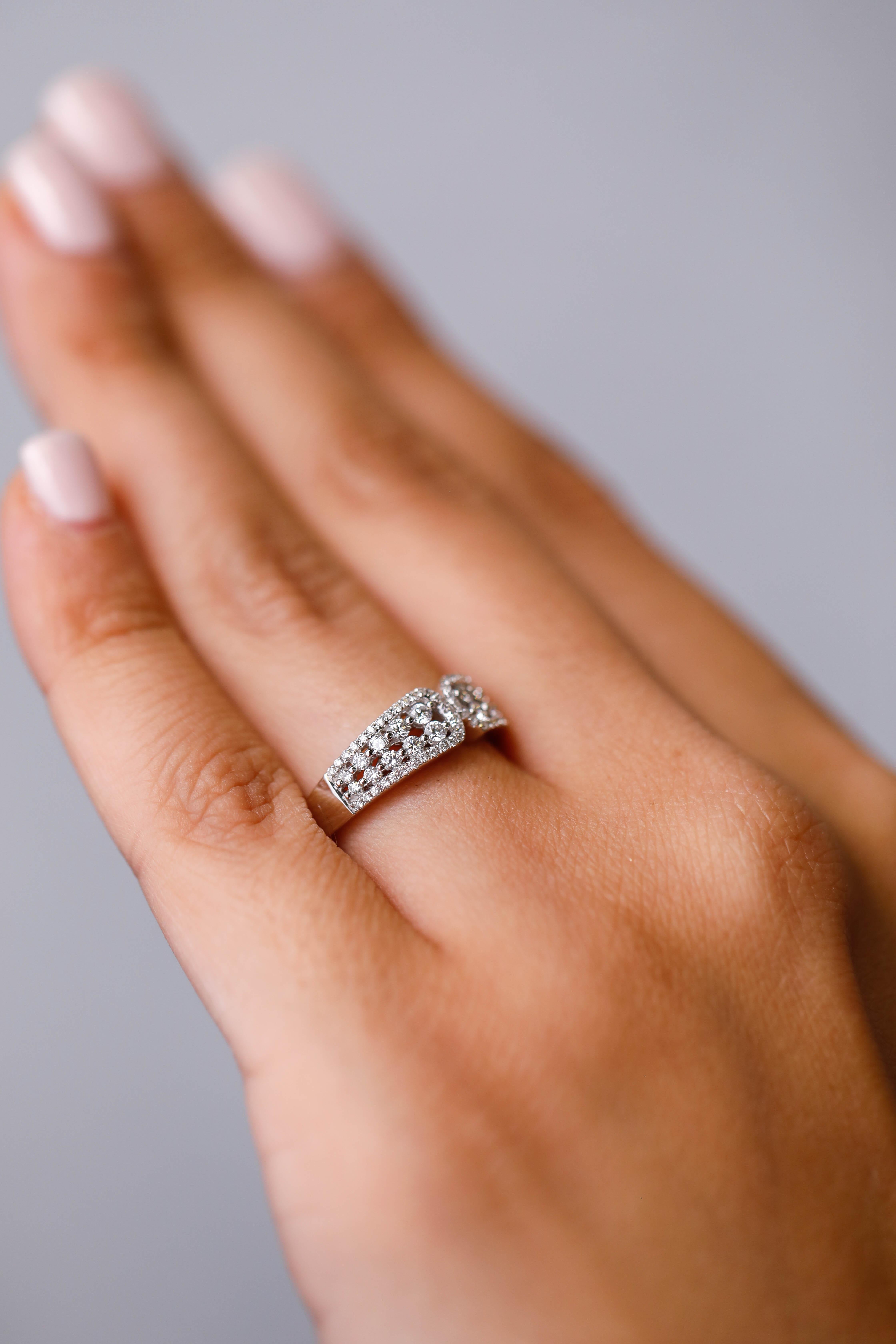 Gregg Ruth 18K White Gold and 0.65 Carat Round Diamond Wedding Band Ring Size6.2 In New Condition For Sale In New York, NY