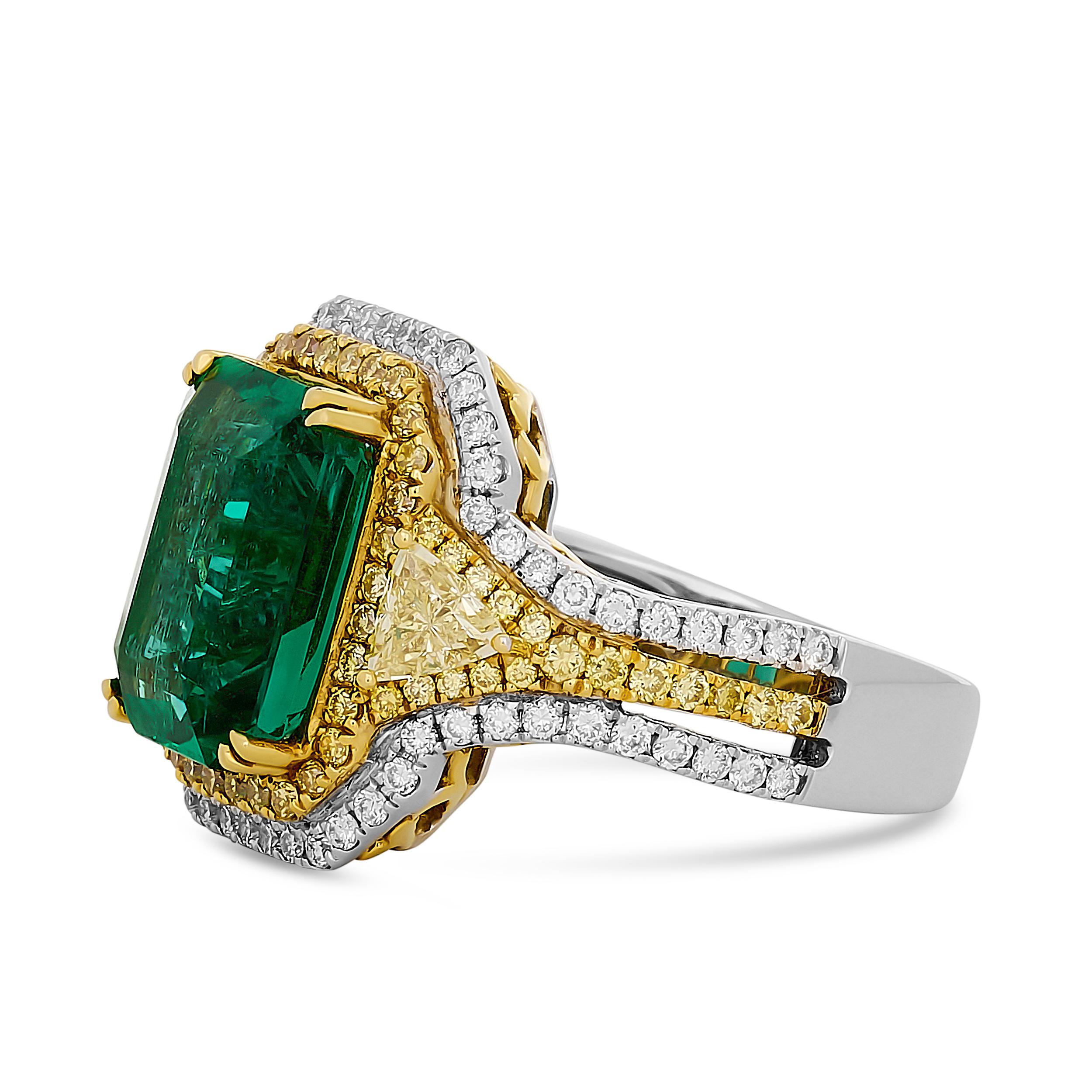 Gregg Ruth 18K TT Gold Emerald and Double Diamond Halo Three-Stone Ring In Excellent Condition For Sale In Philadelphia, PA