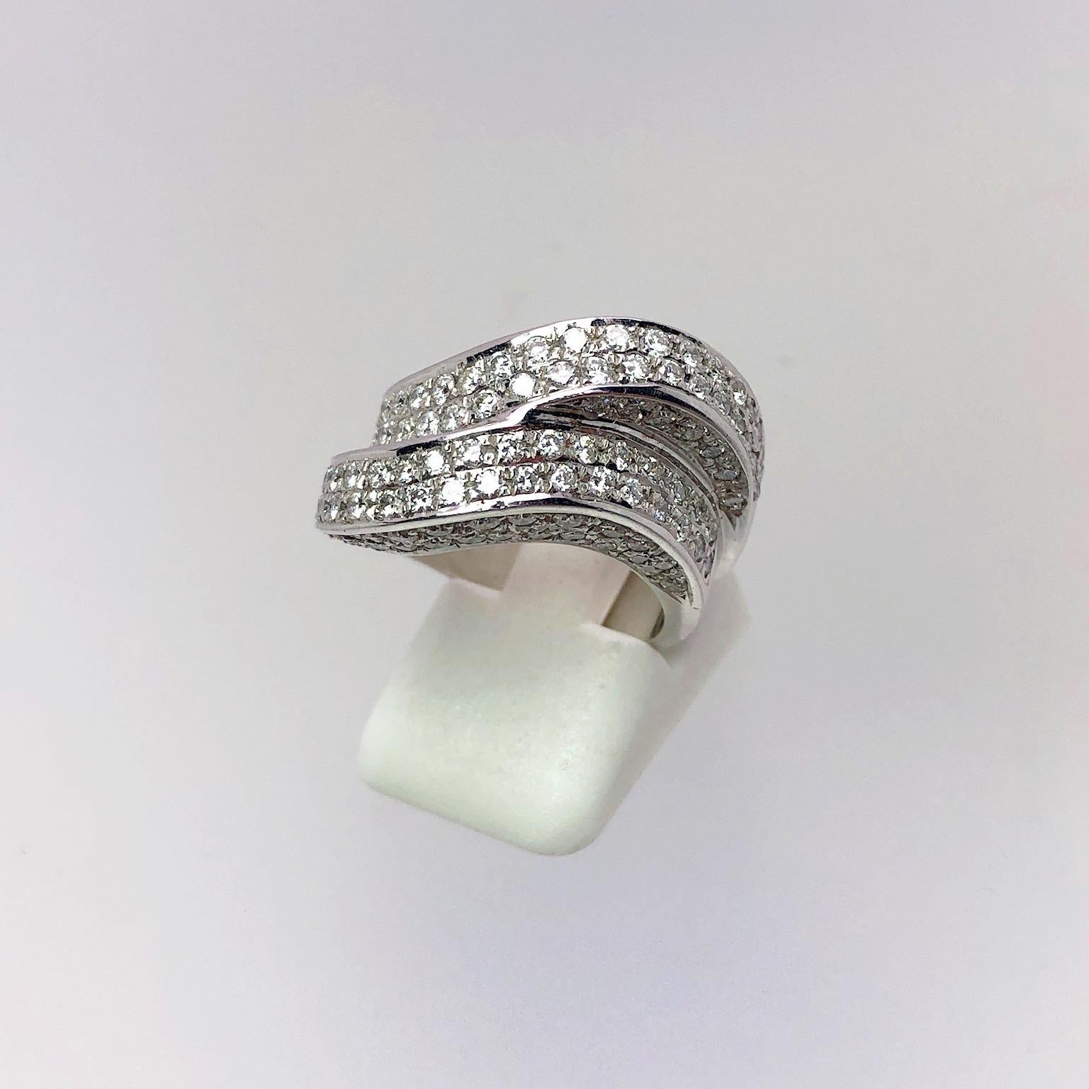 Gregg Ruth 18 Karat White Gold and 1.95 Carat Diamond Double Wave Ring In New Condition For Sale In New York, NY