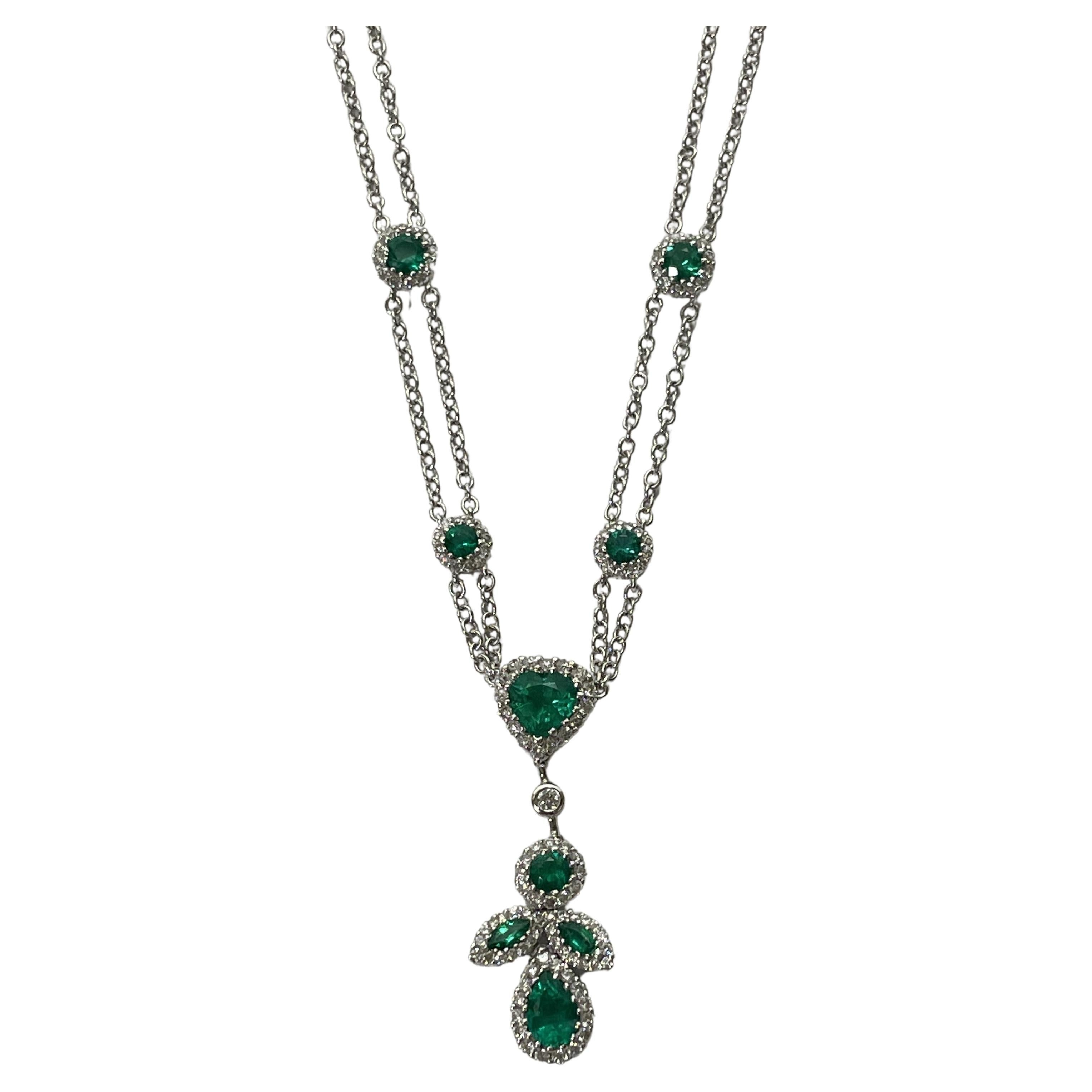 Collana Gregg Ruth con smeraldi e diamanti ornati in vendita