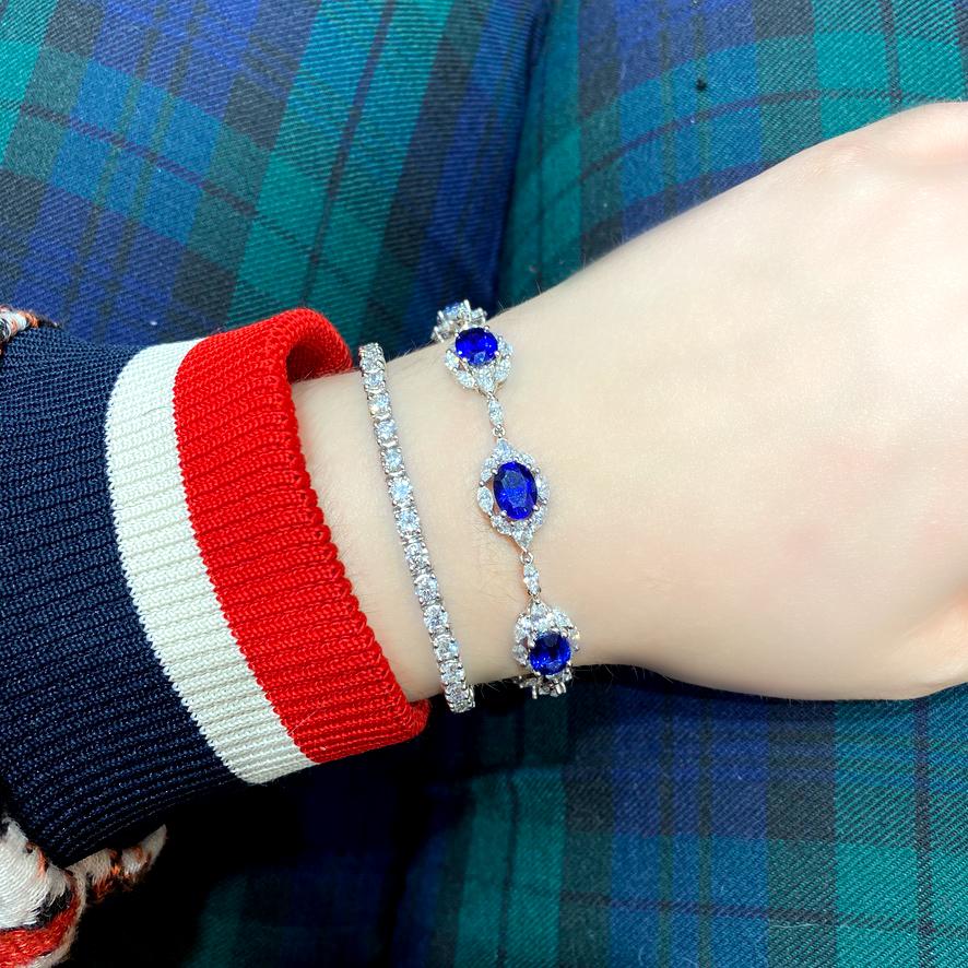 Contemporary Gregg Ruth Oval Sapphire & Diamond Bracelet For Sale
